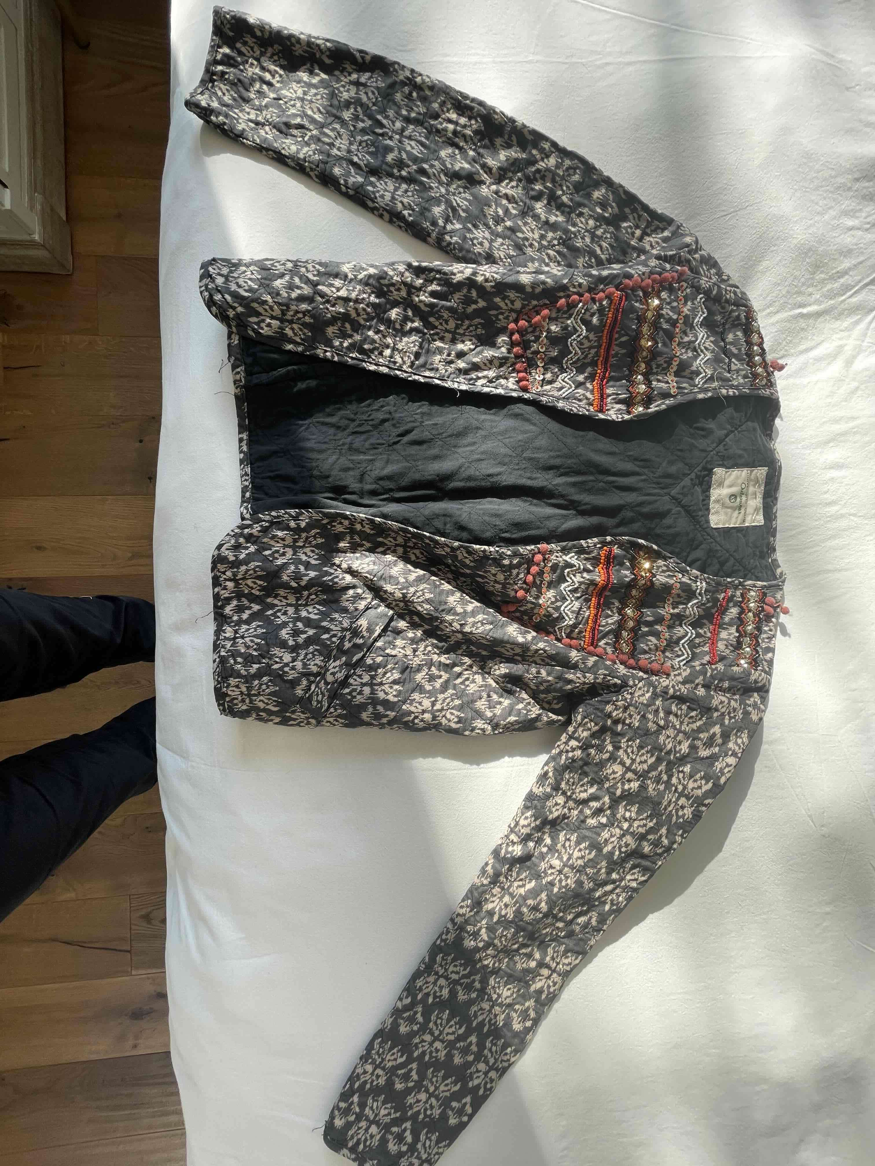 Chaqueta estampada negra y blanca - miniatura 2