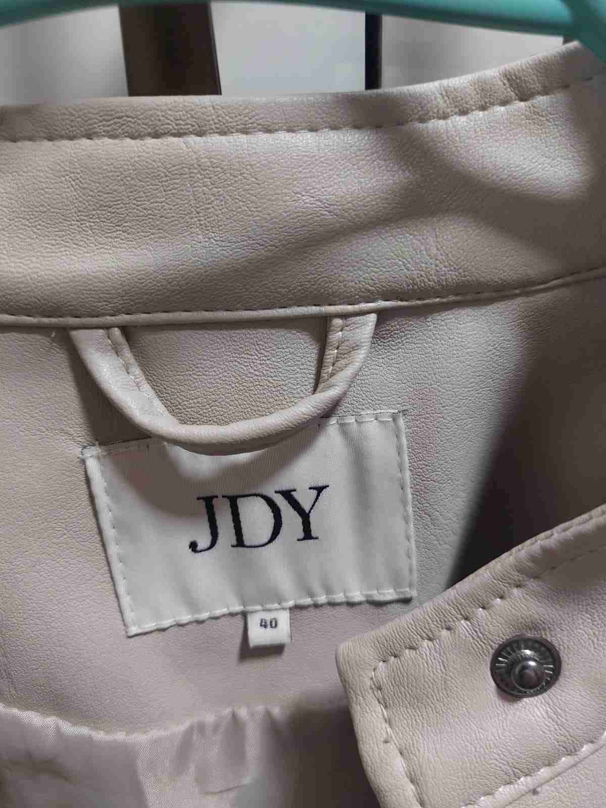 Chaqueta beige de mujer - miniatura 2