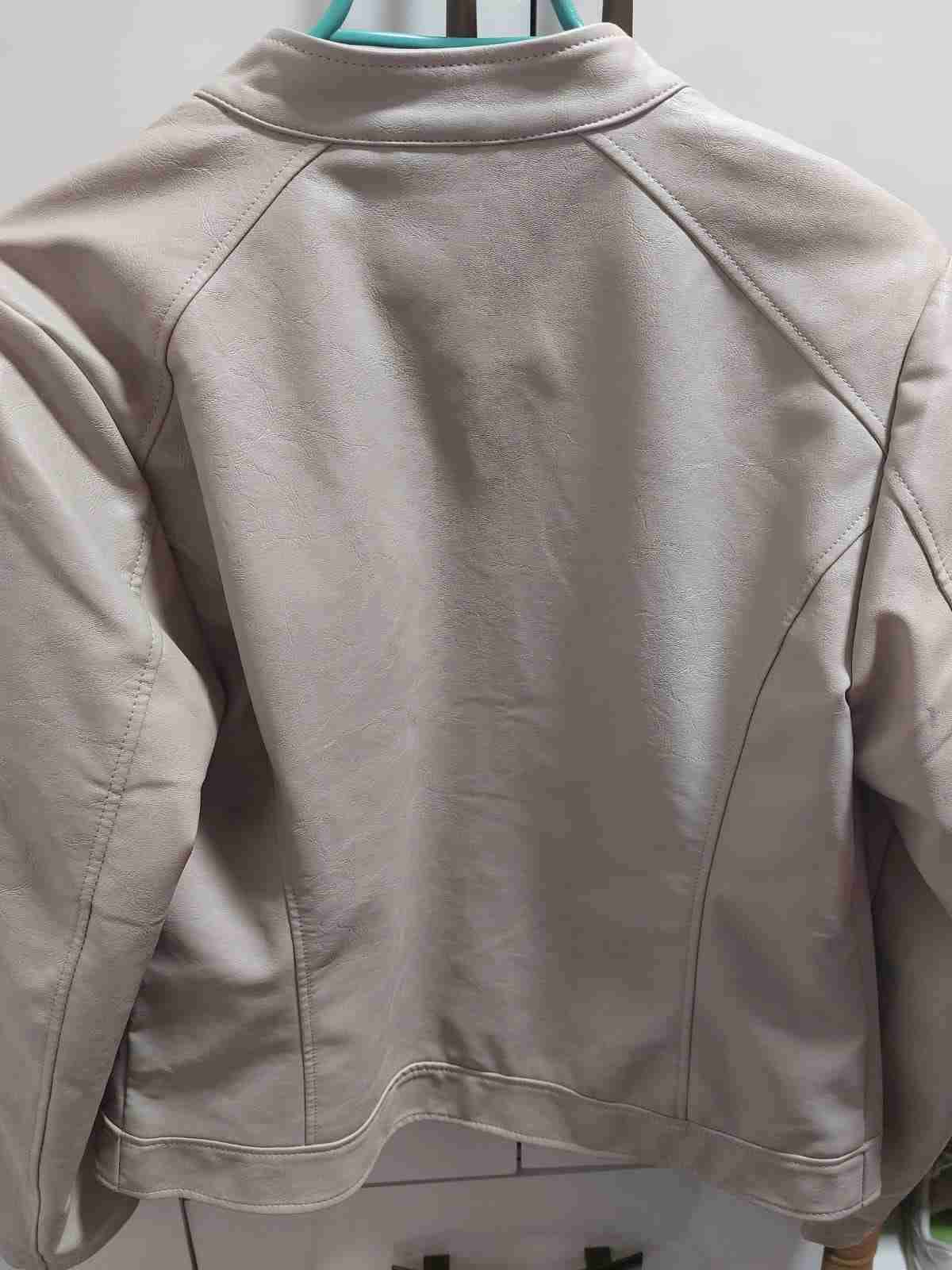 Chaqueta beige de mujer - miniatura 3