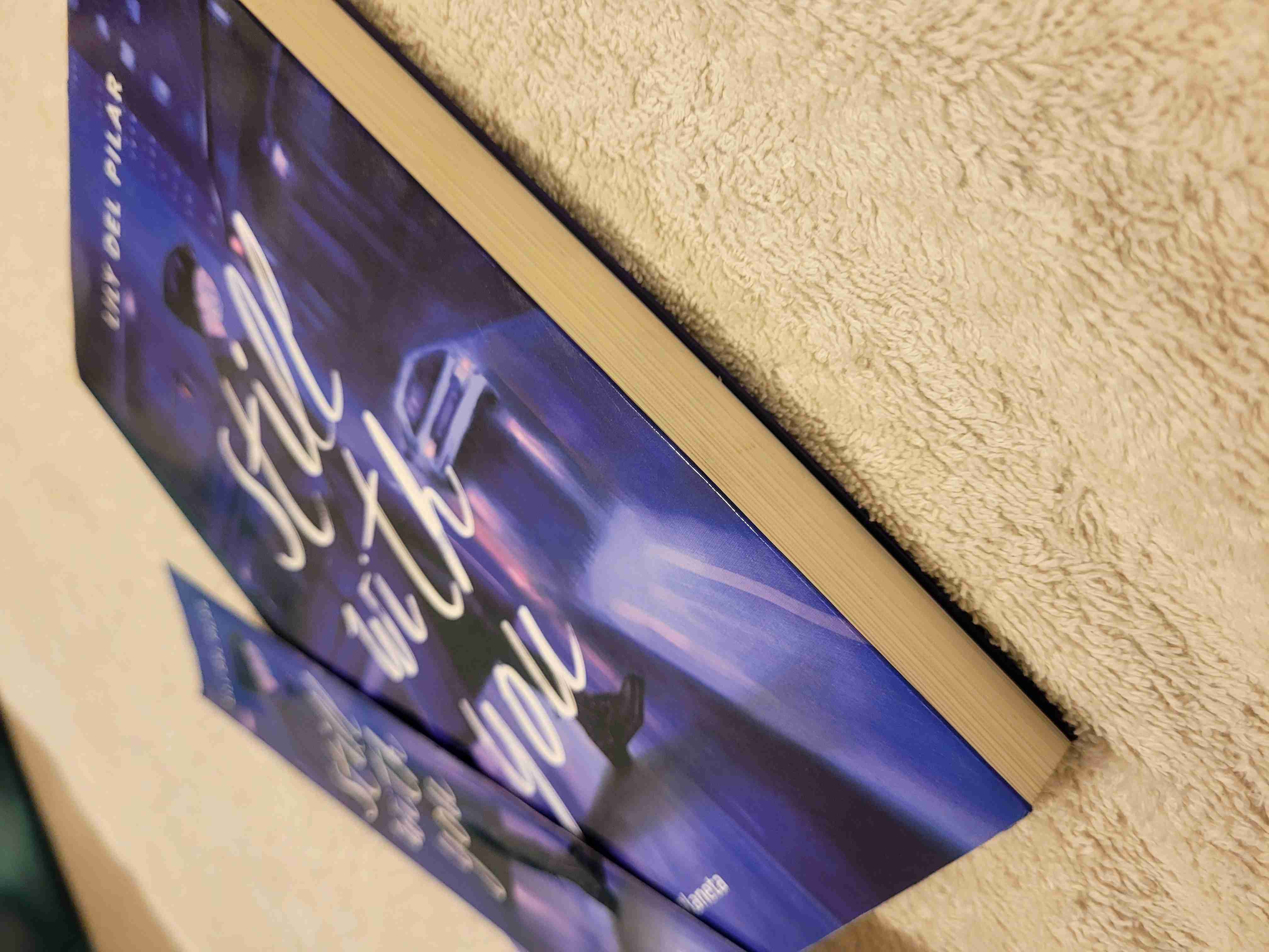 Libro 'Still With You' con marcapáginas - miniatura 3