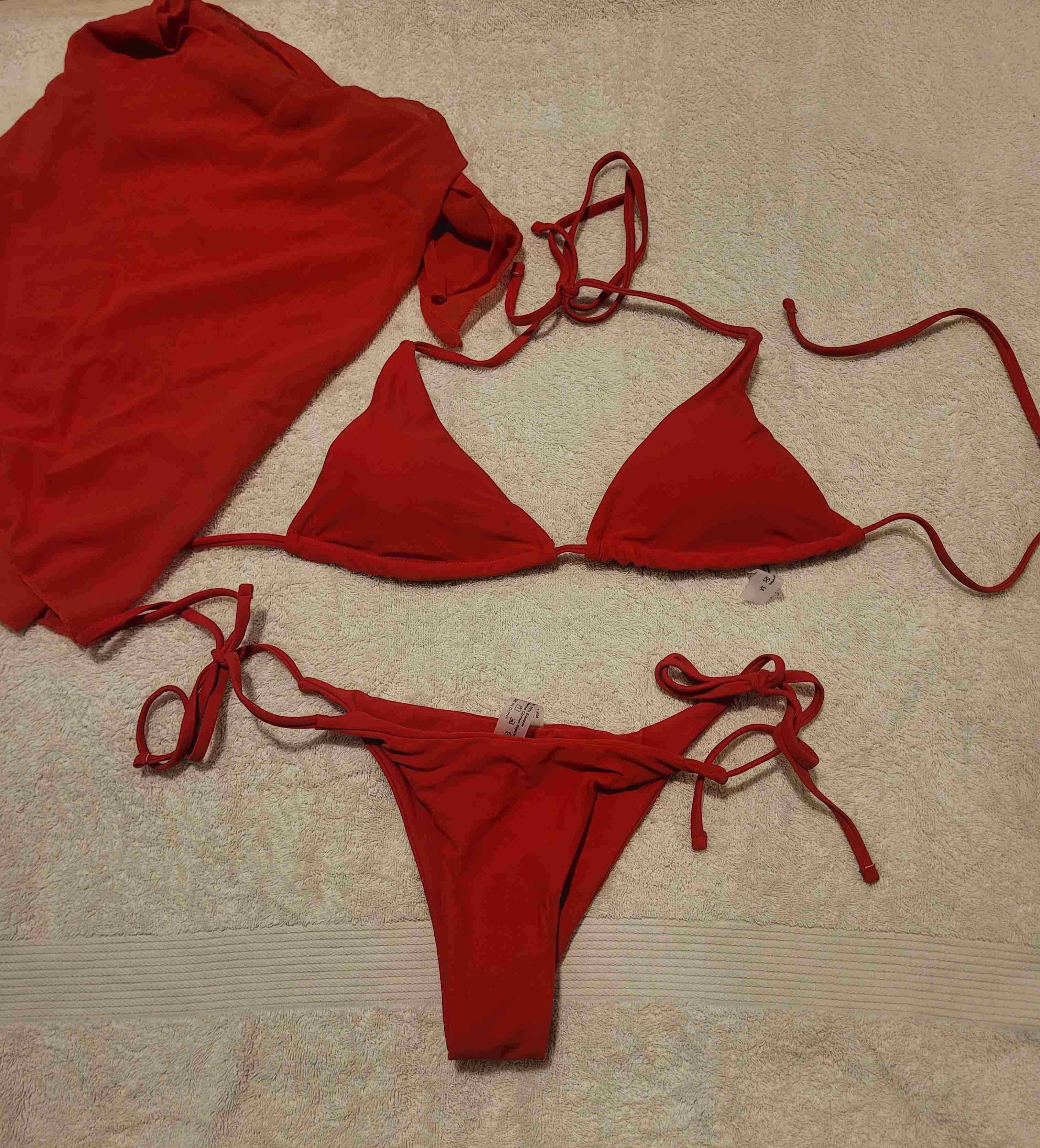 Bikini rojo con pareo