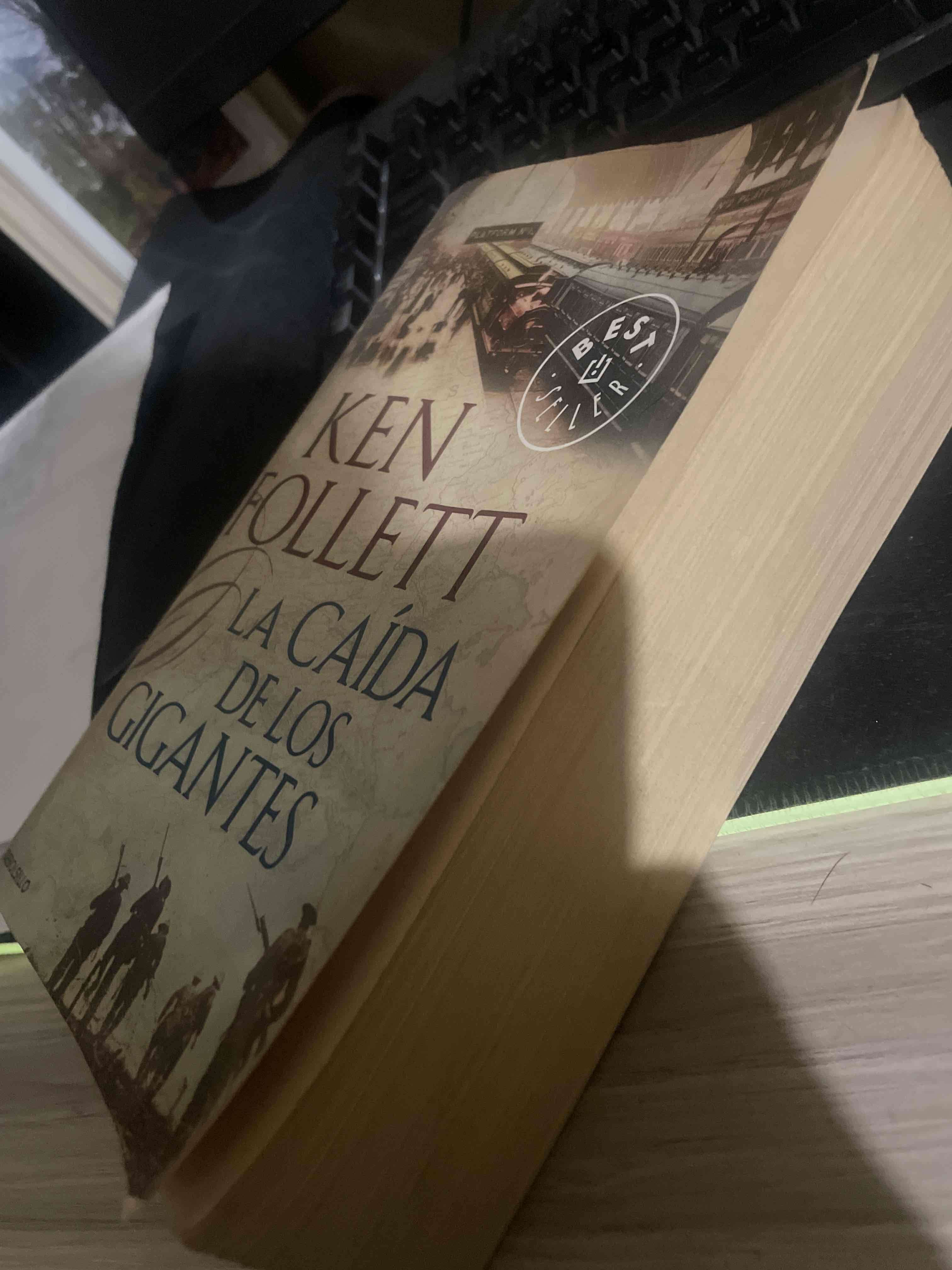 Libro 'La caída de los gigantes' - miniatura 3