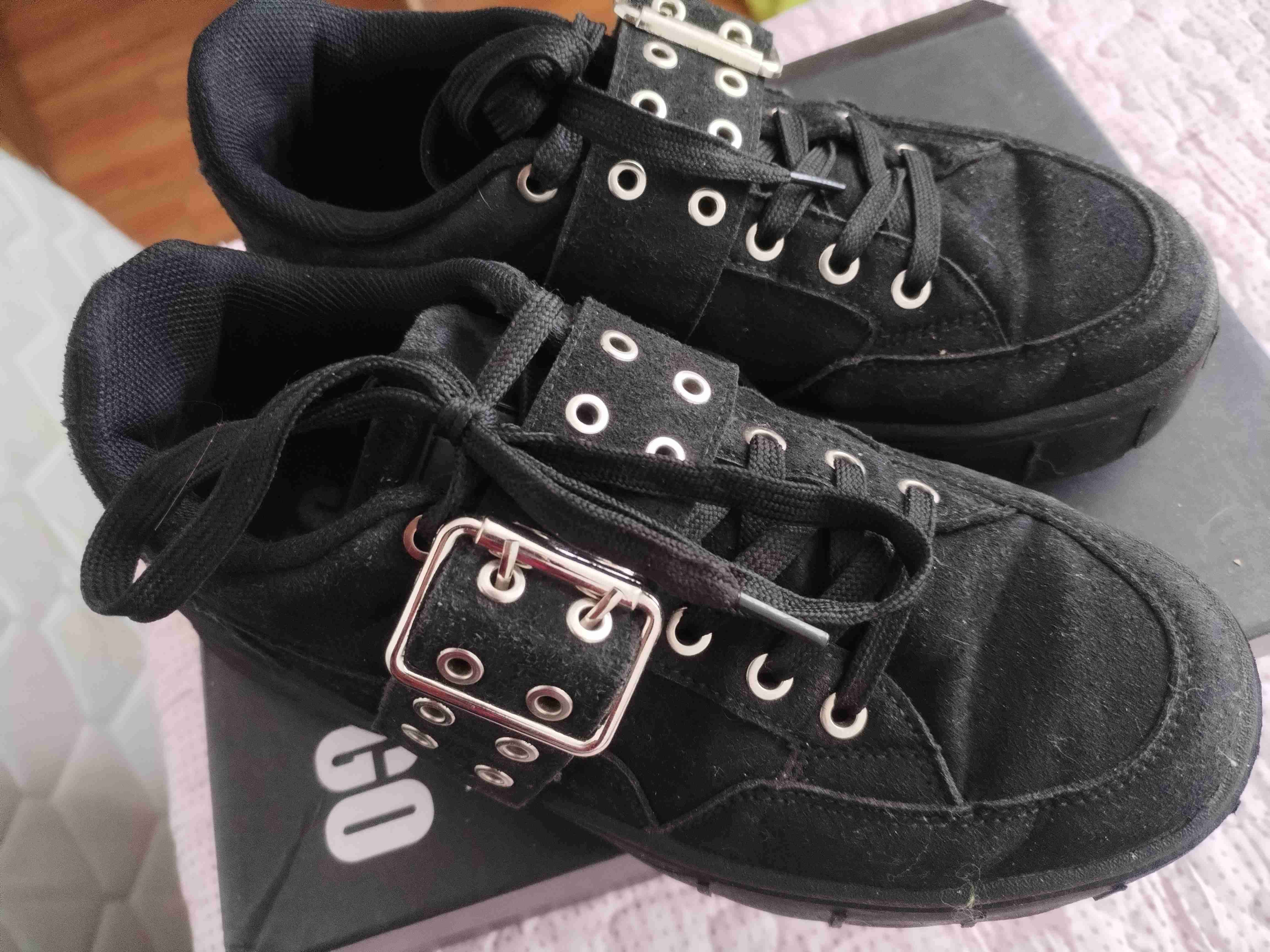 Zapatillas negras con hebilla - miniatura 2