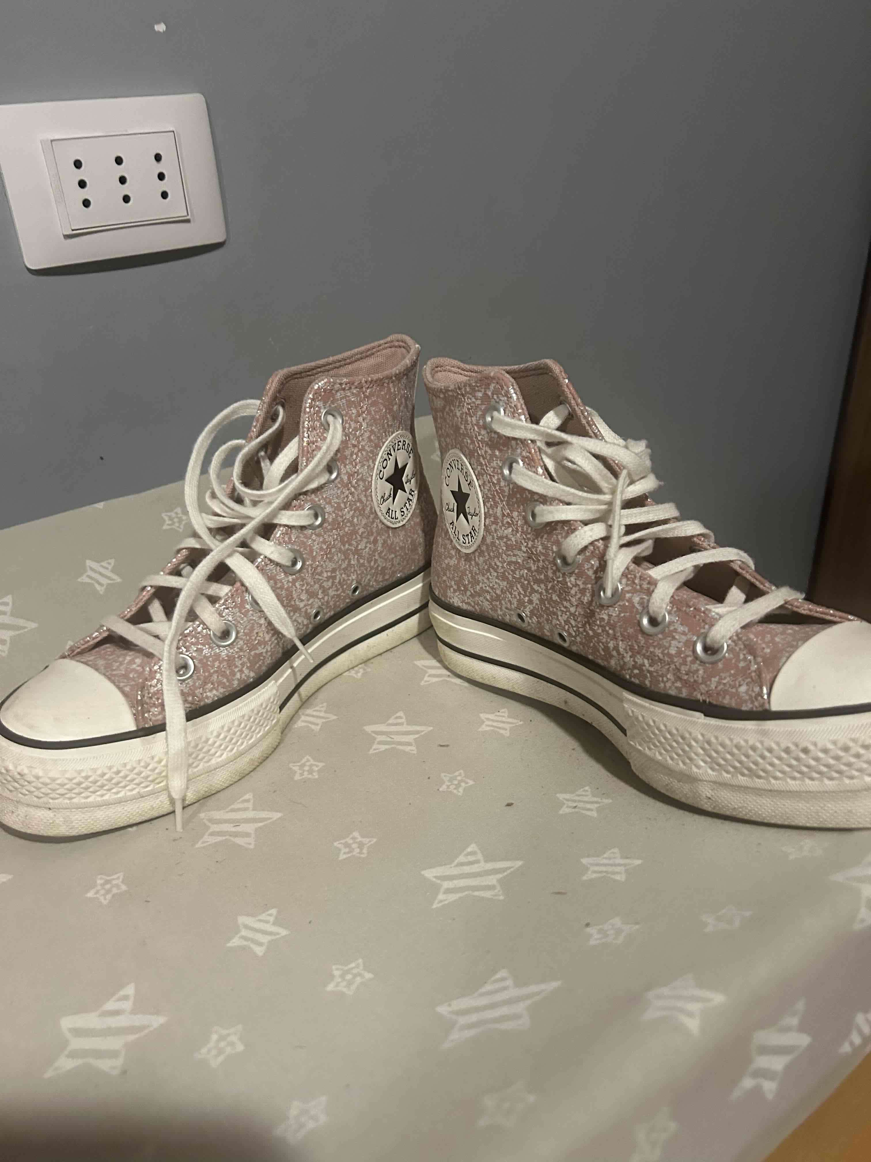 Zapatillas Converse rosadas brillantes - miniatura 2