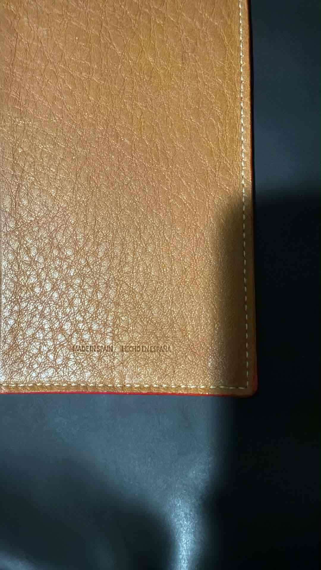 Portapasaporte de cuero marron CH - miniatura 2