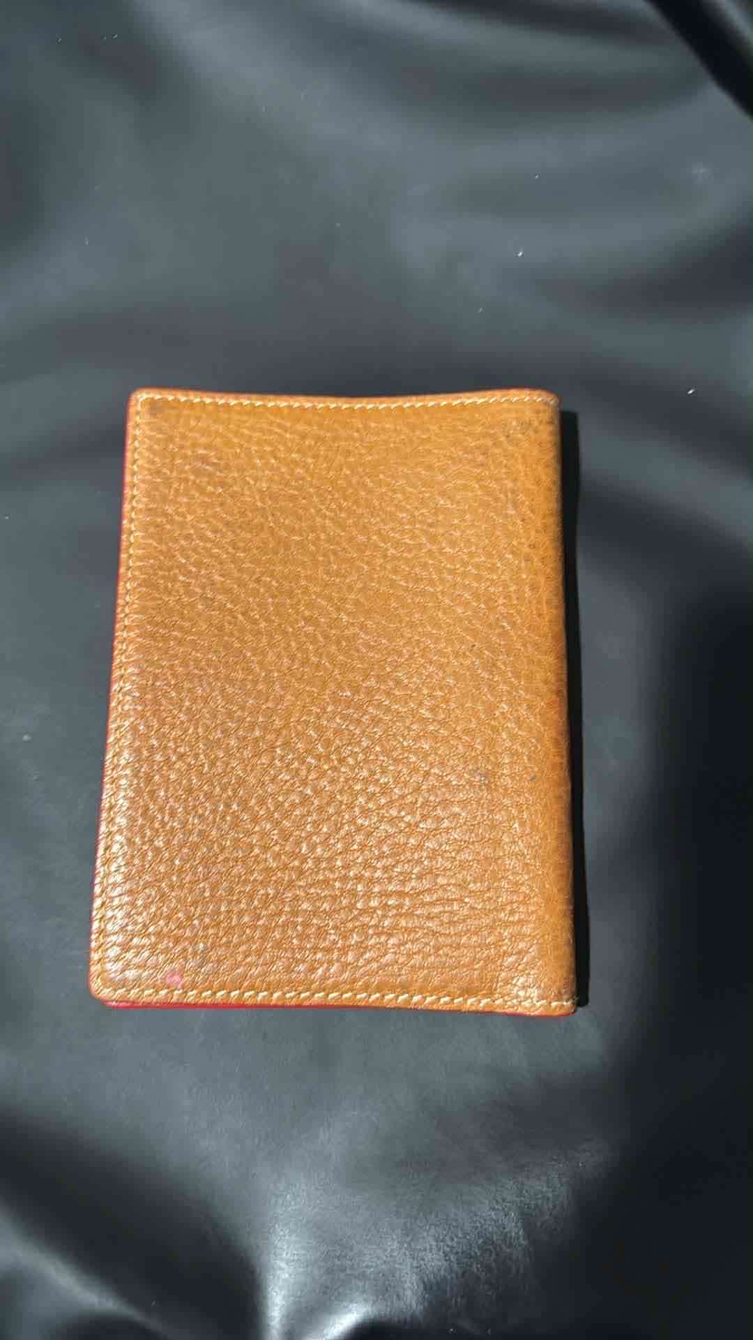 Portapasaporte de cuero marron CH - miniatura 4