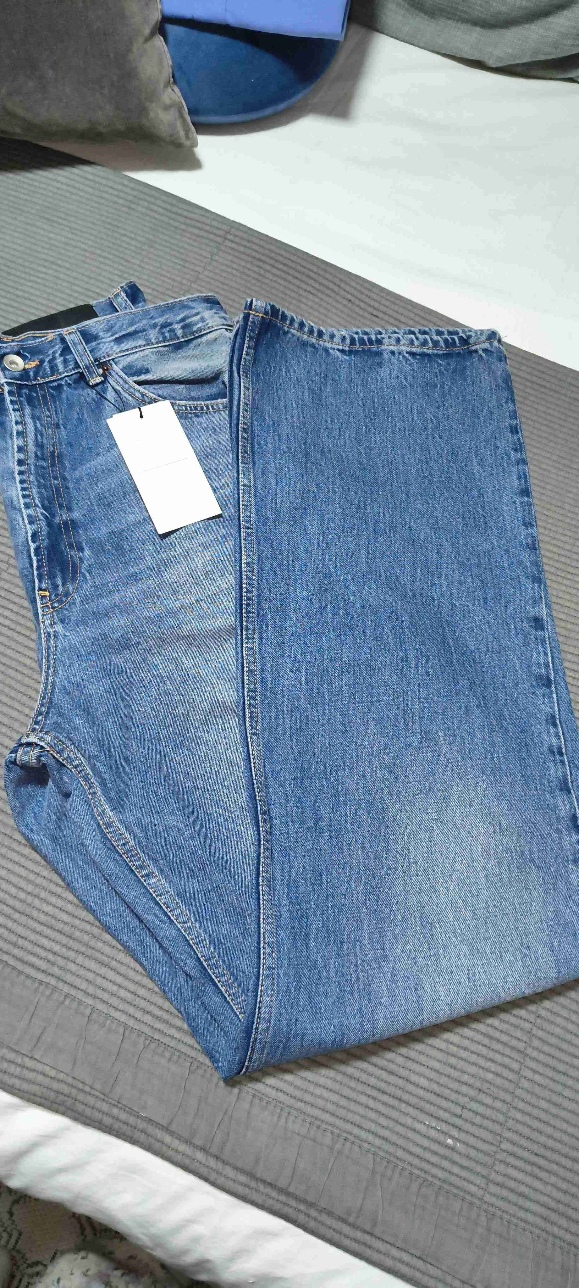 Jeans azul con etiqueta - miniatura 2