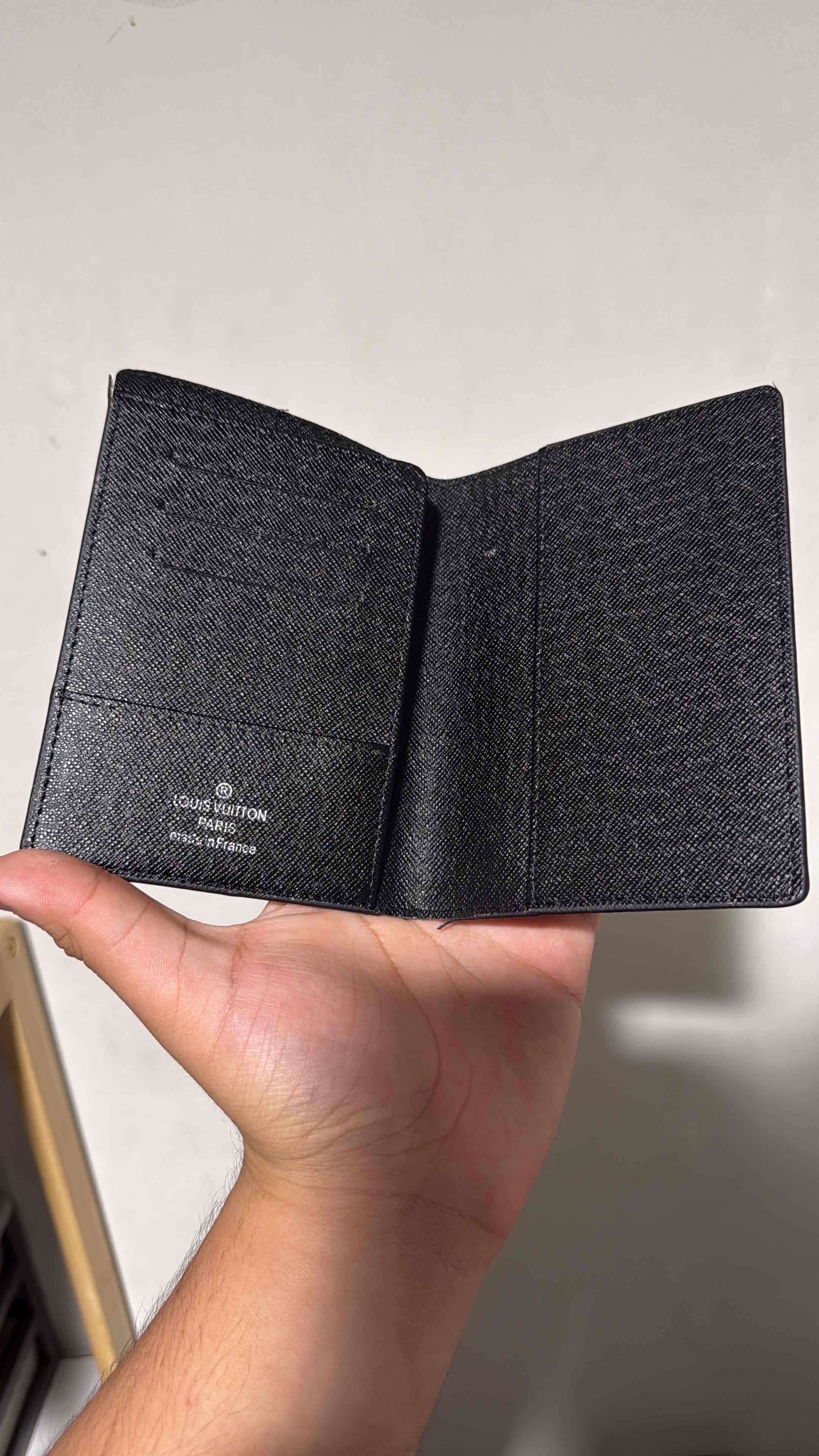 Porta pasaporte LV - miniatura 2