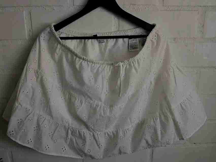 Falda blanca bordada