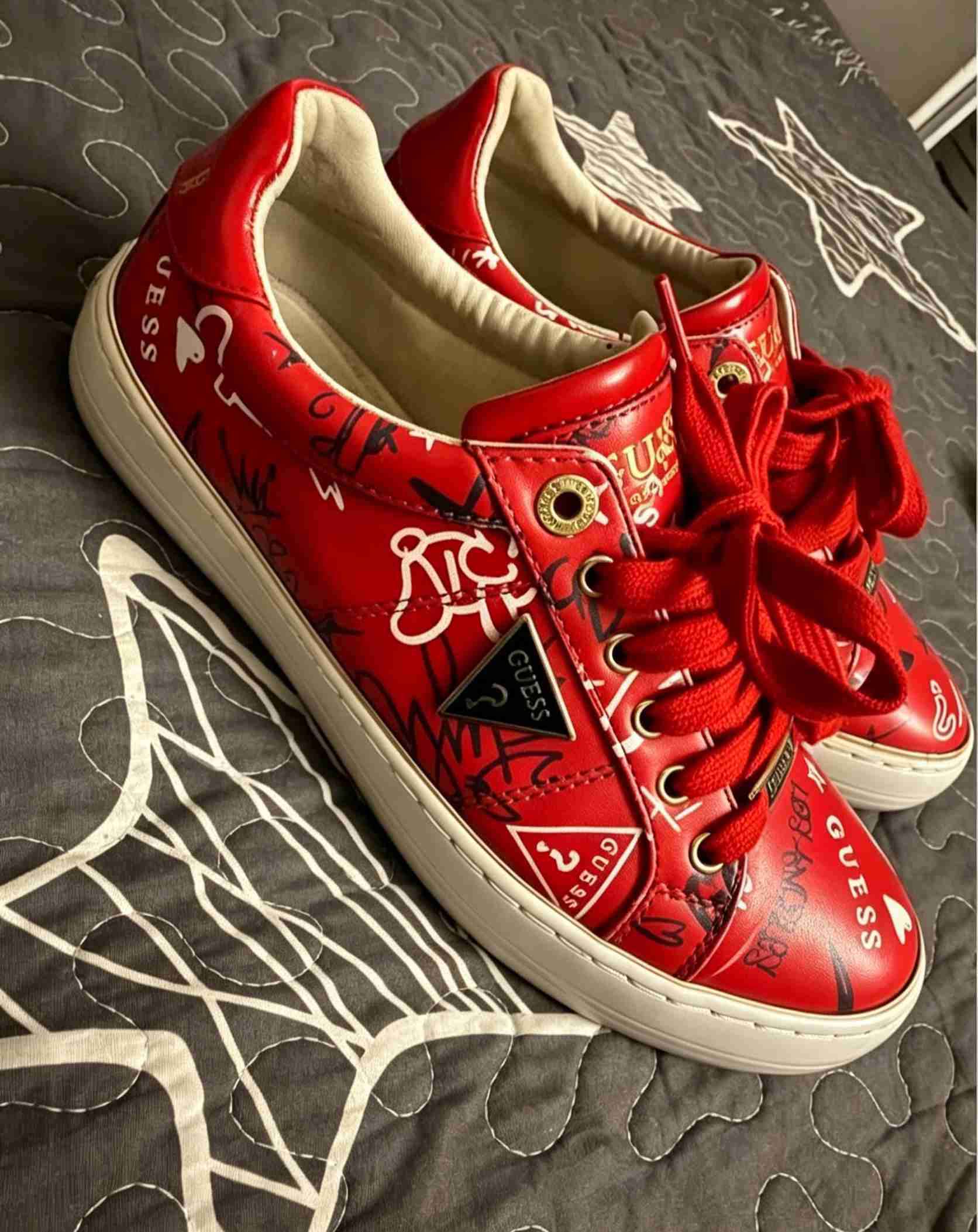 Zapatillas rojas Guess - miniatura 2