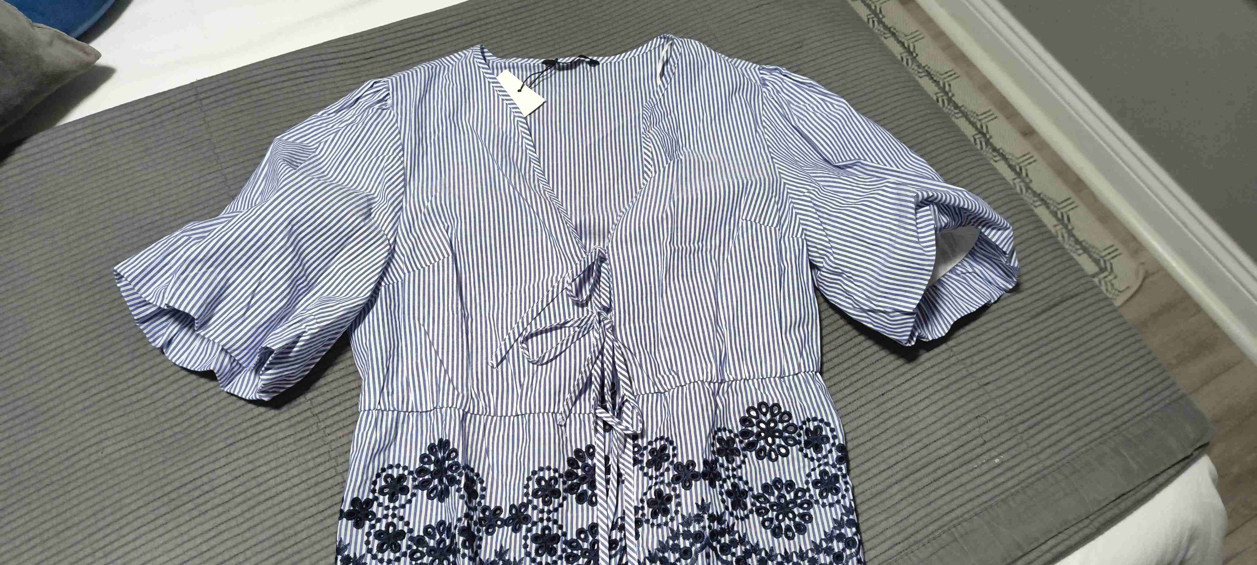 Blusa rayada con encaje azul - miniatura 2