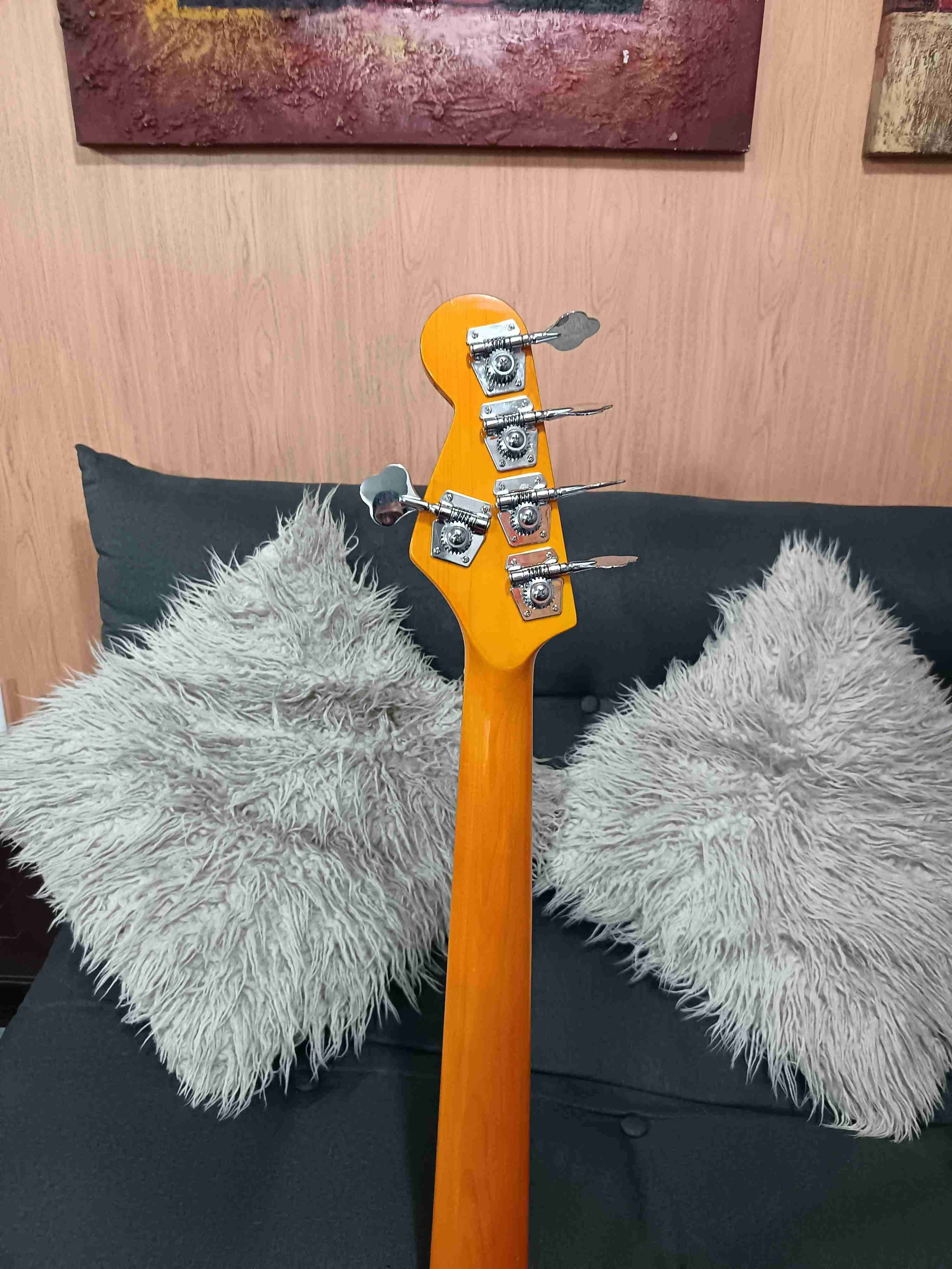 Bajo eléctrico 5 cuerdas - miniatura 4