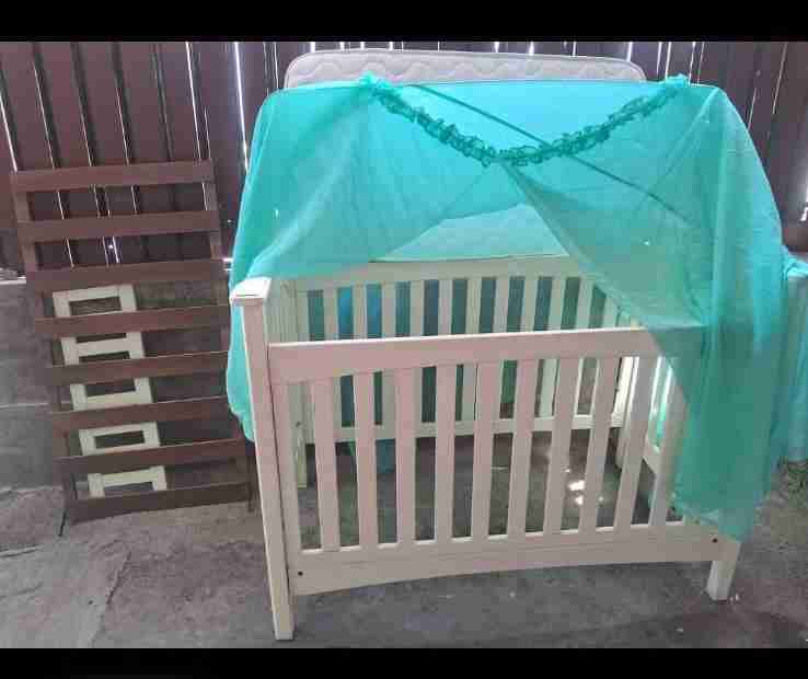 Cuna de bebé con dosel verde - miniatura 3
