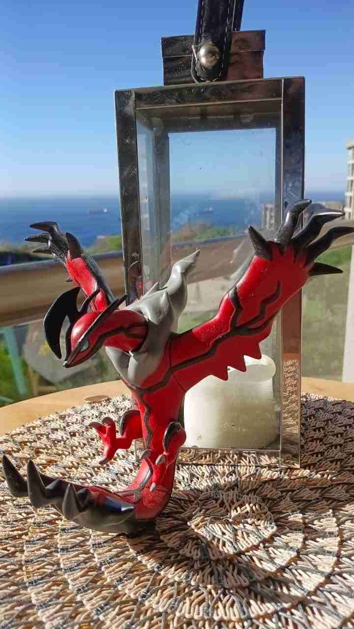 Figura de colección Yveltal Pokémon - miniatura 1