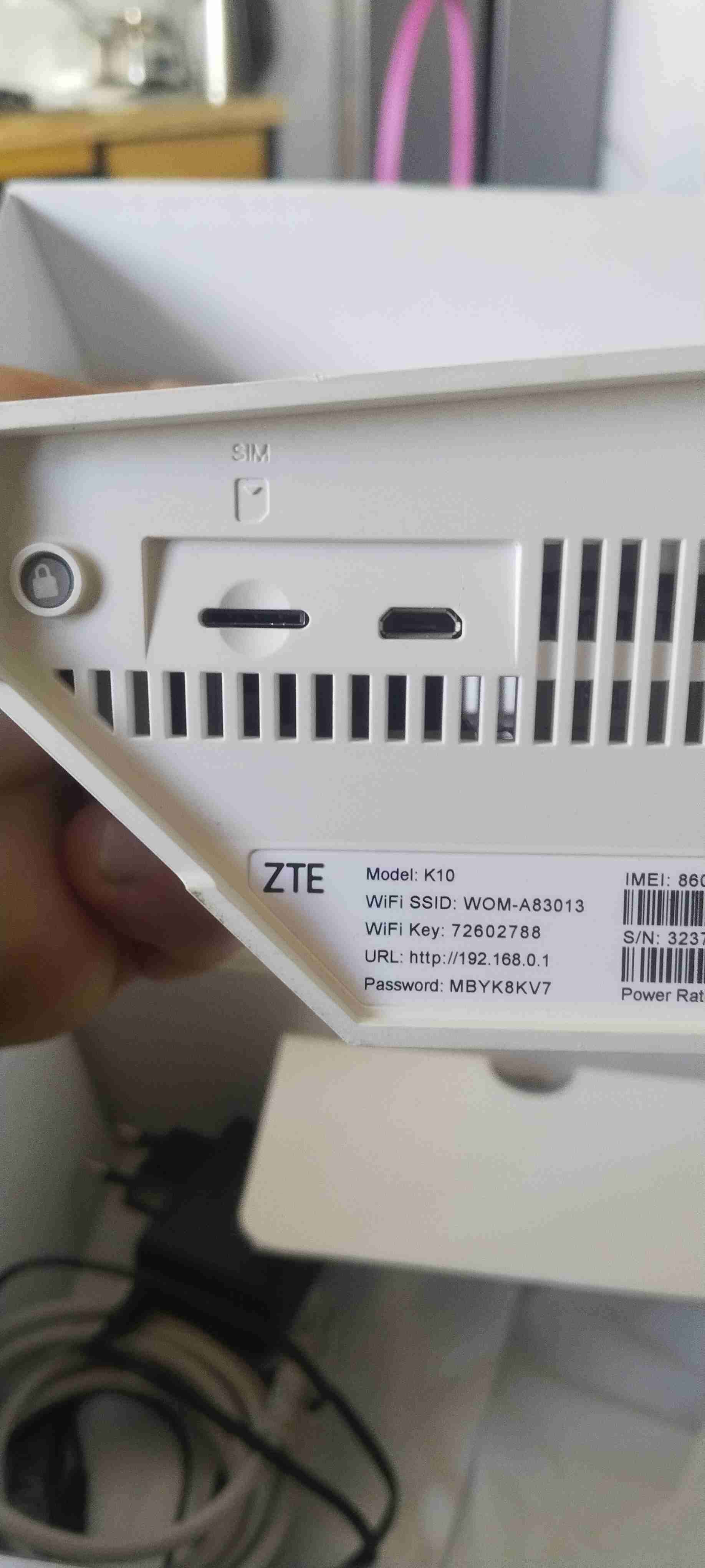 Router ZTE con antenas - miniatura 2