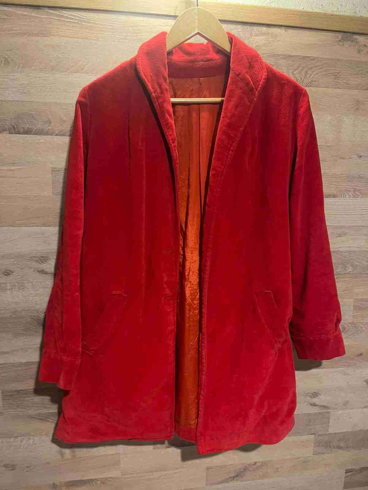 Abrigo rojo de terciopelo - miniatura 1