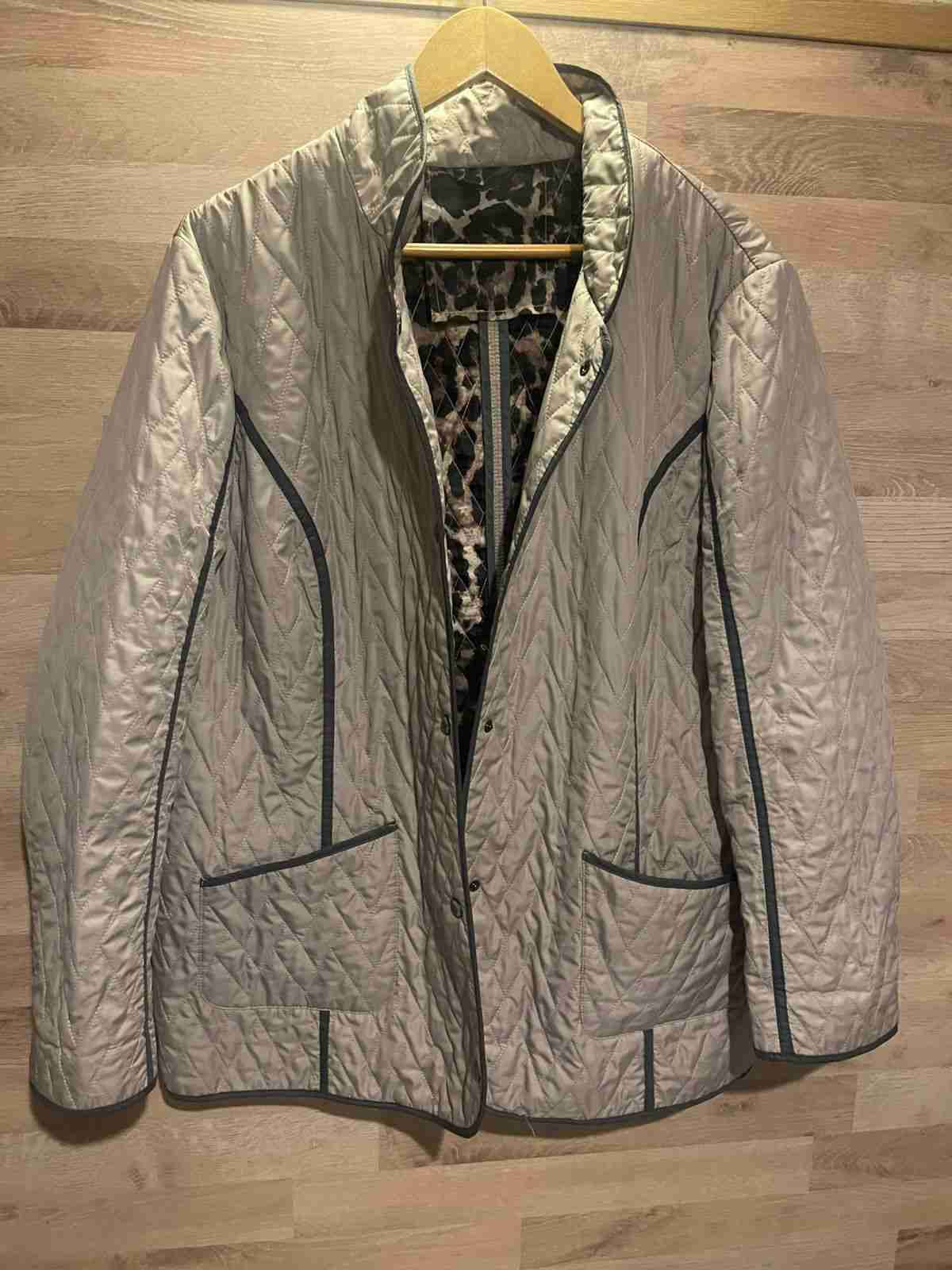 Abrigo beige con cuello de piel - miniatura 4