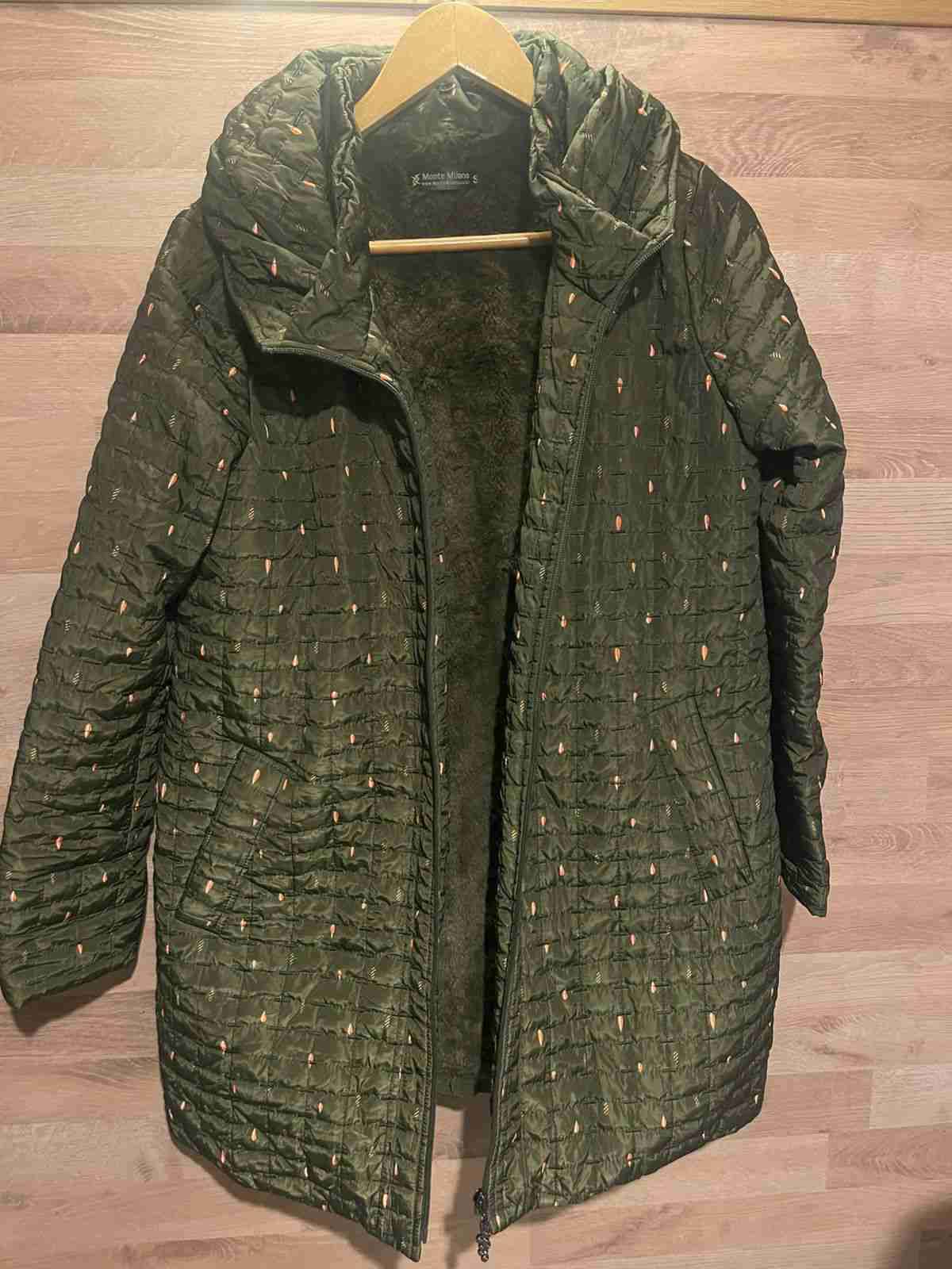 Abrigo beige con cuello de piel - miniatura 6