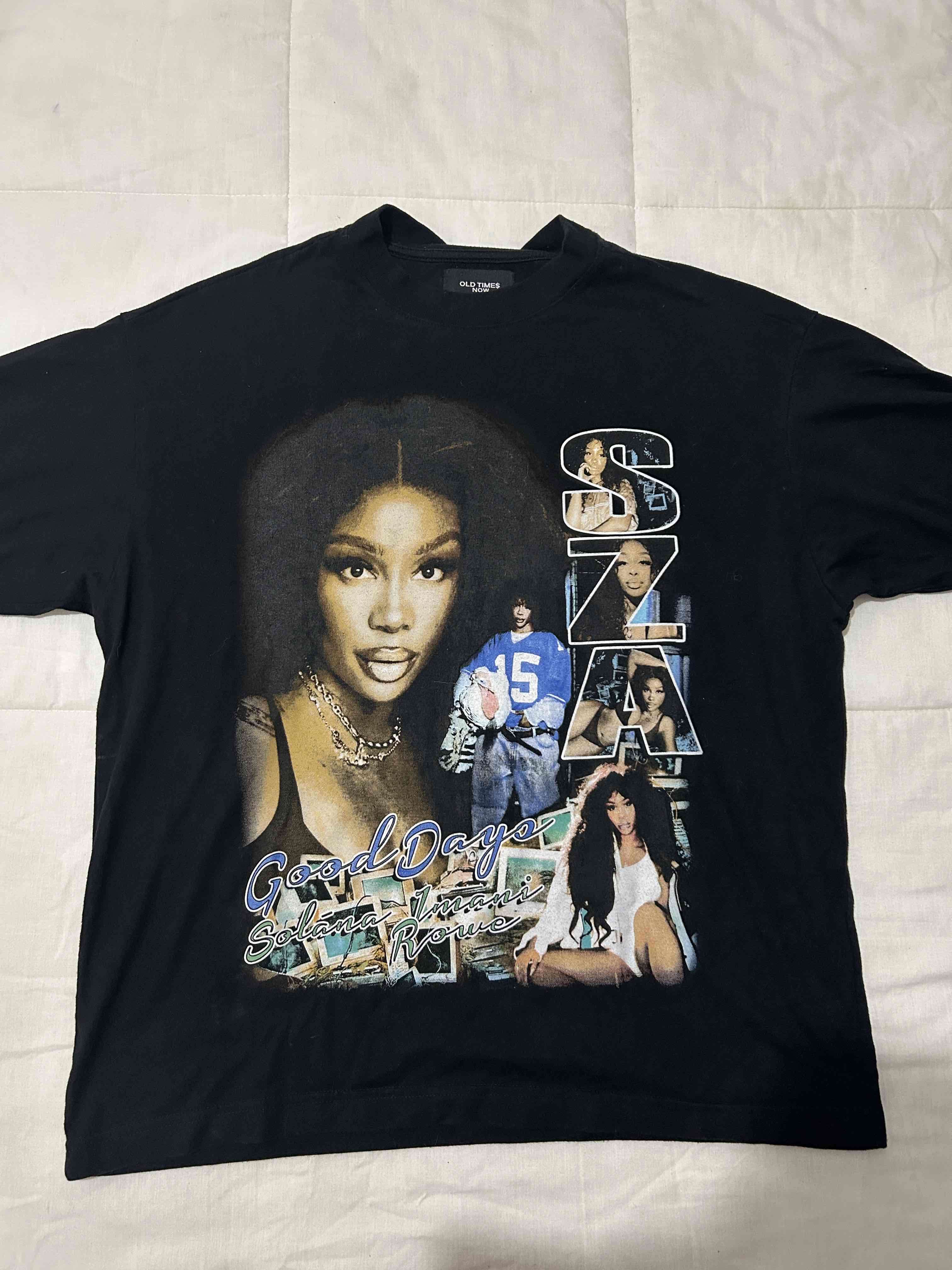 Polera negra con estampado vintage - miniatura 1