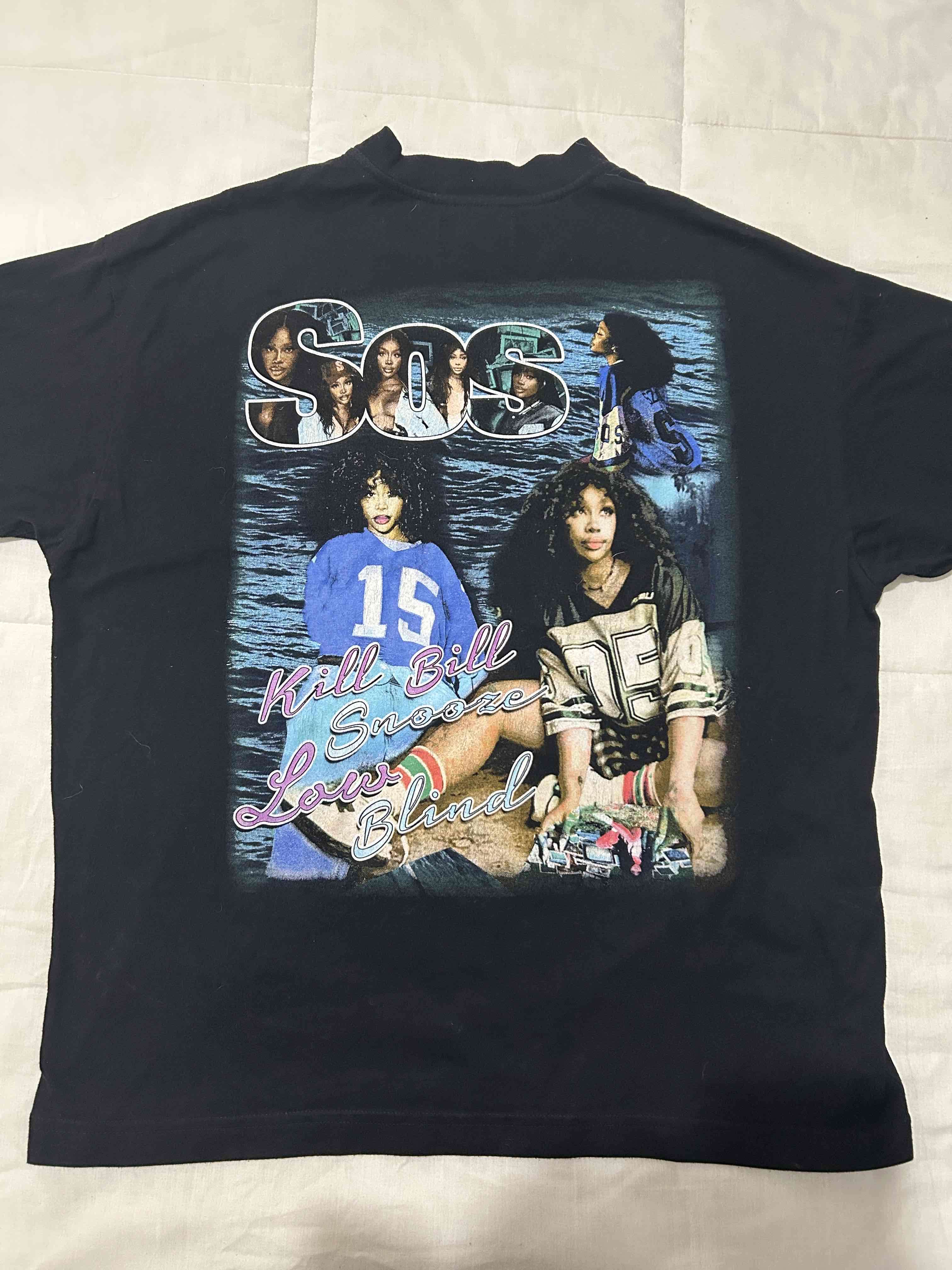 Polera negra con estampado vintage - miniatura 2