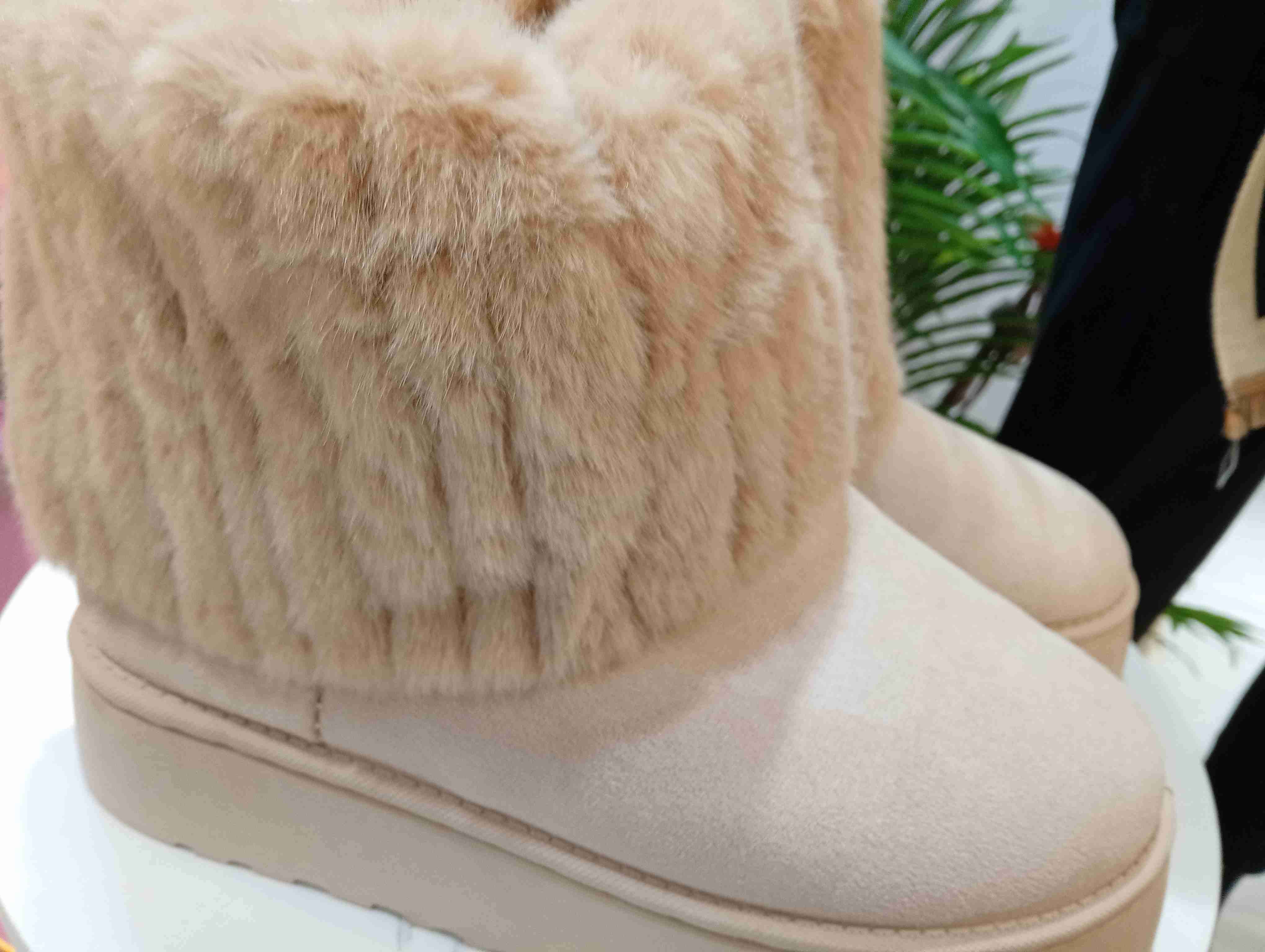 Botas de invierno beige peludas 39-40 - miniatura 2