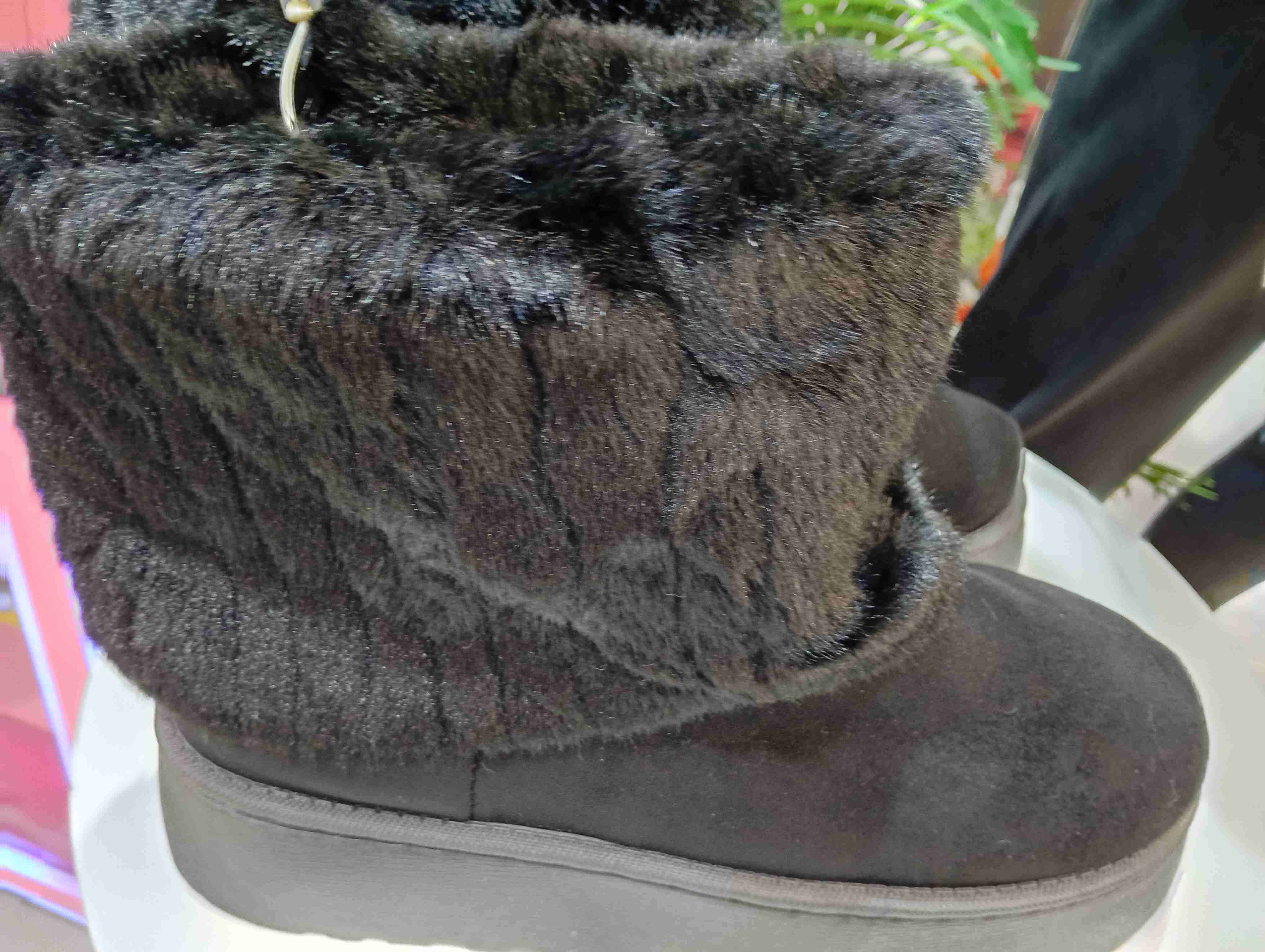 Botas negras peludas 38-39-40 - miniatura 1