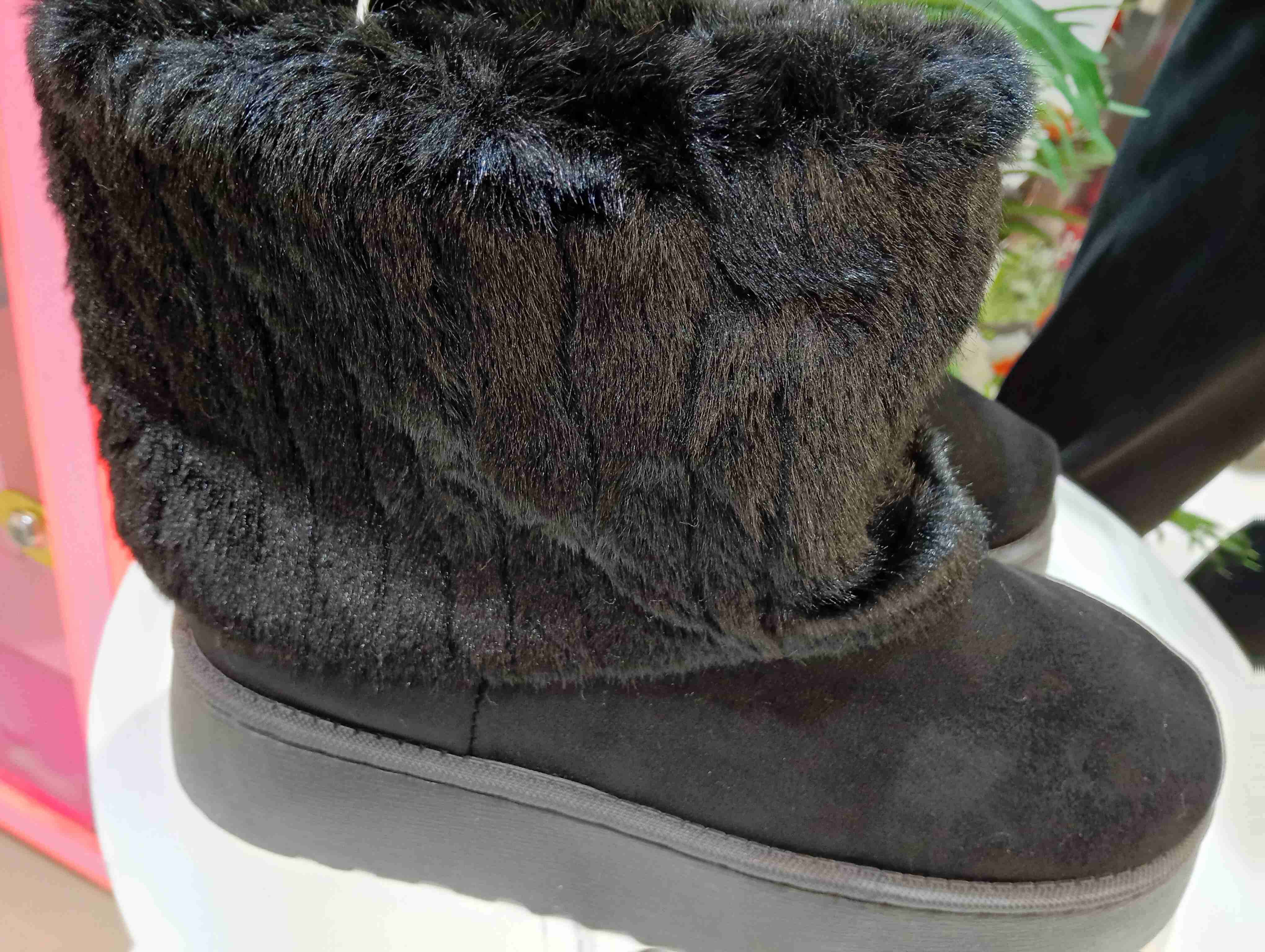 Botas negras peludas 38-39-40 - miniatura 2