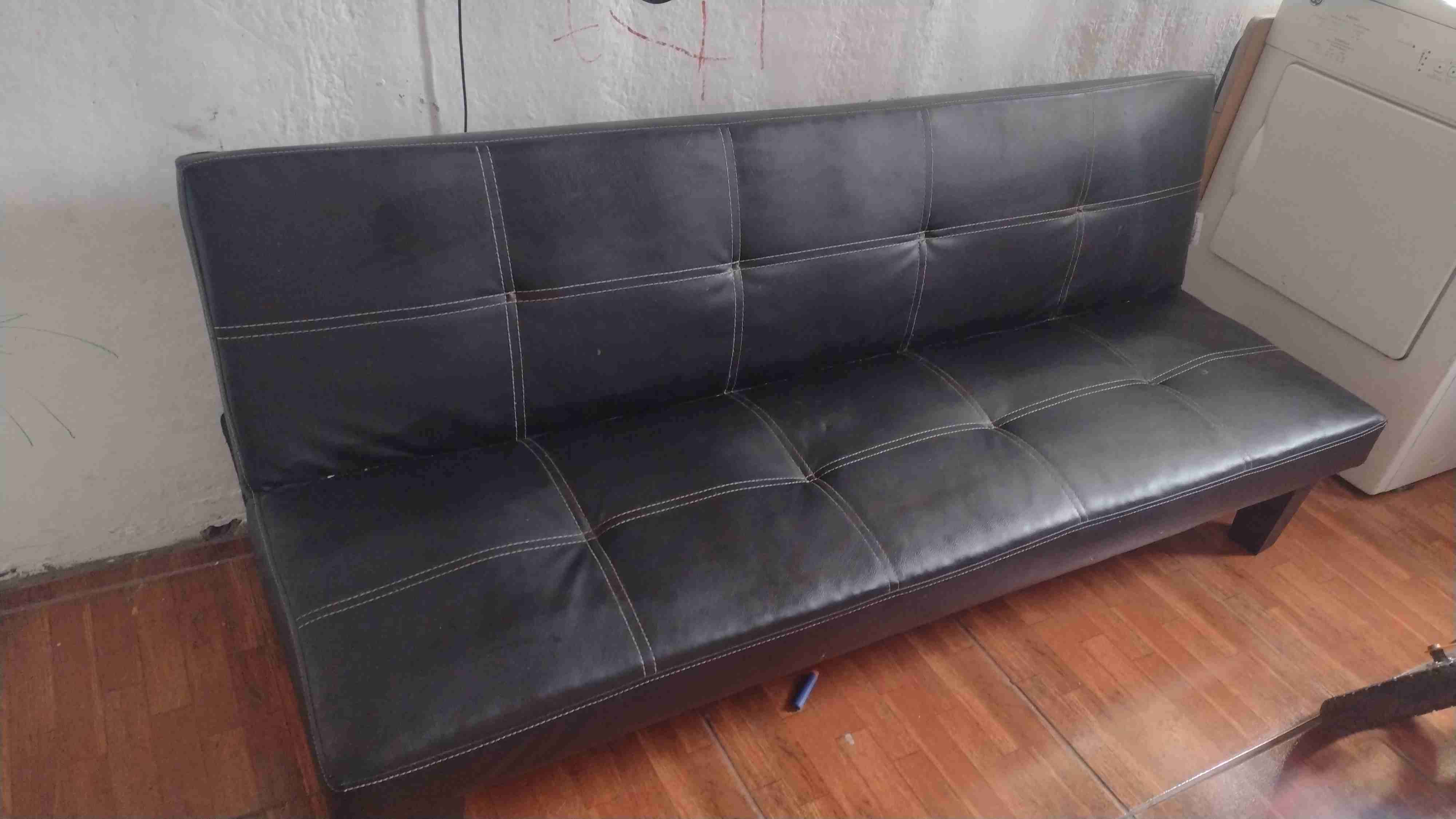 Sofá cama de cuero negro - miniatura 2