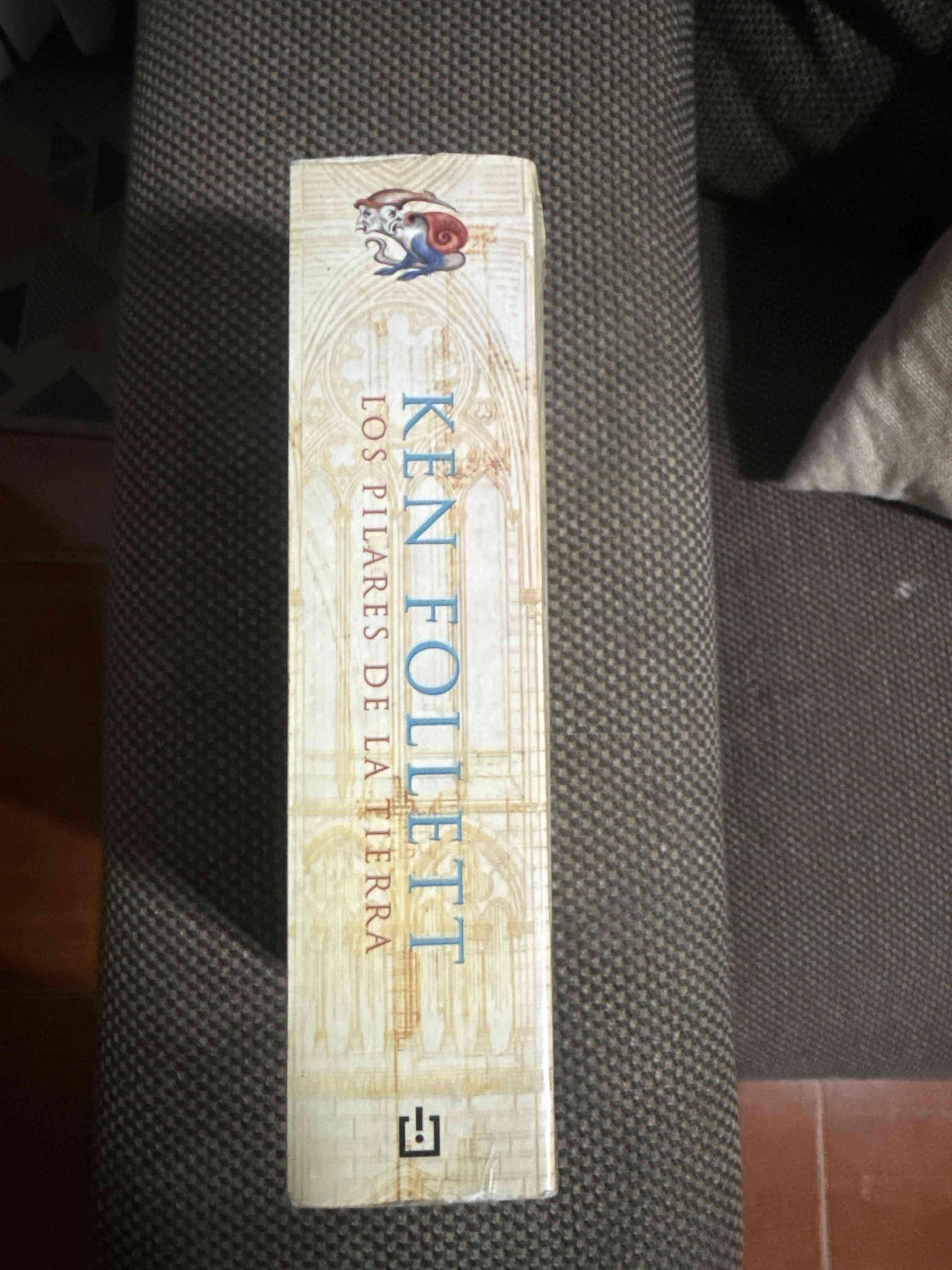 Libro 'Los Pilares de la Tierra' - miniatura 3