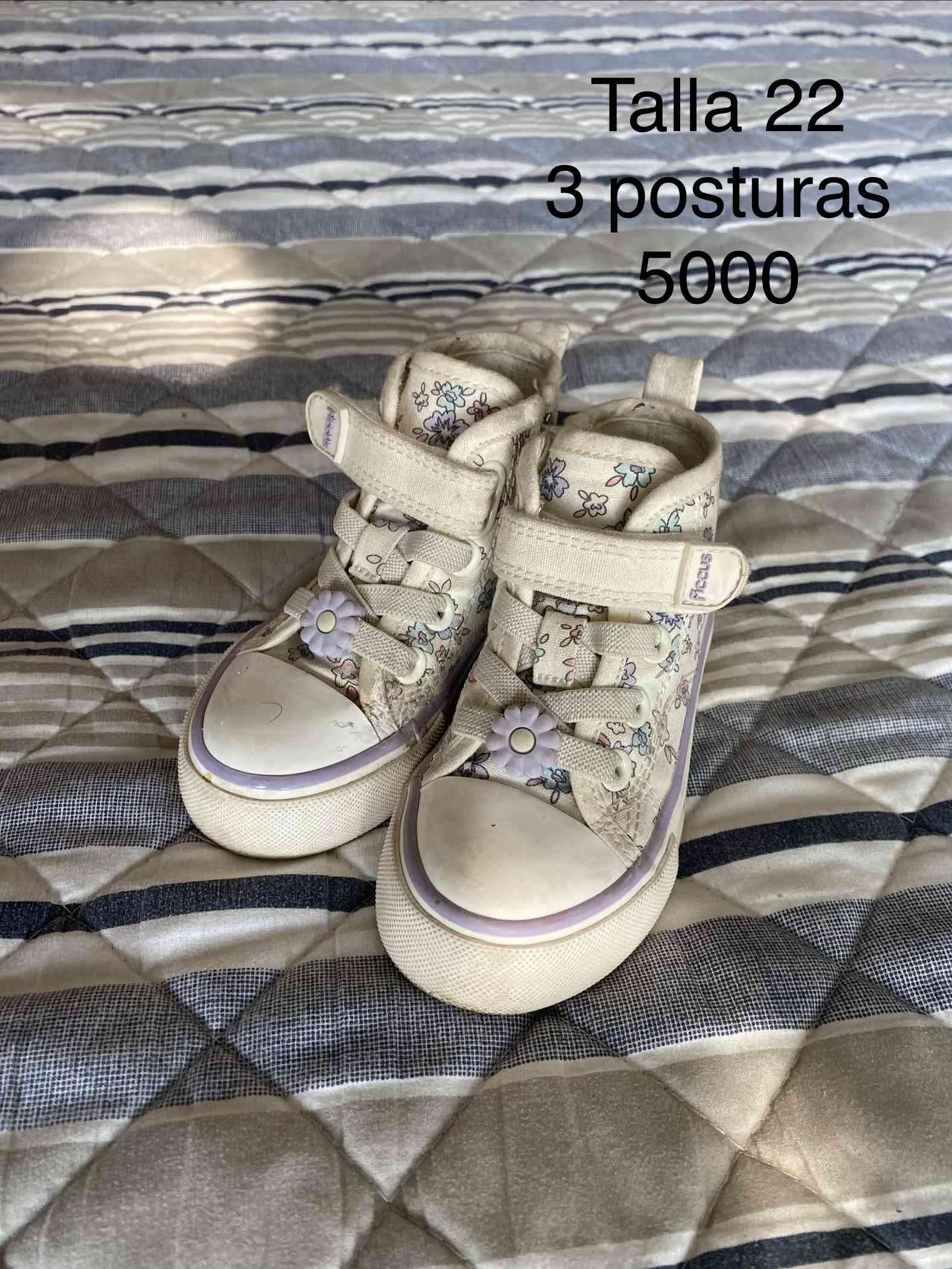 Zapatillas bebé estampadas talla 22