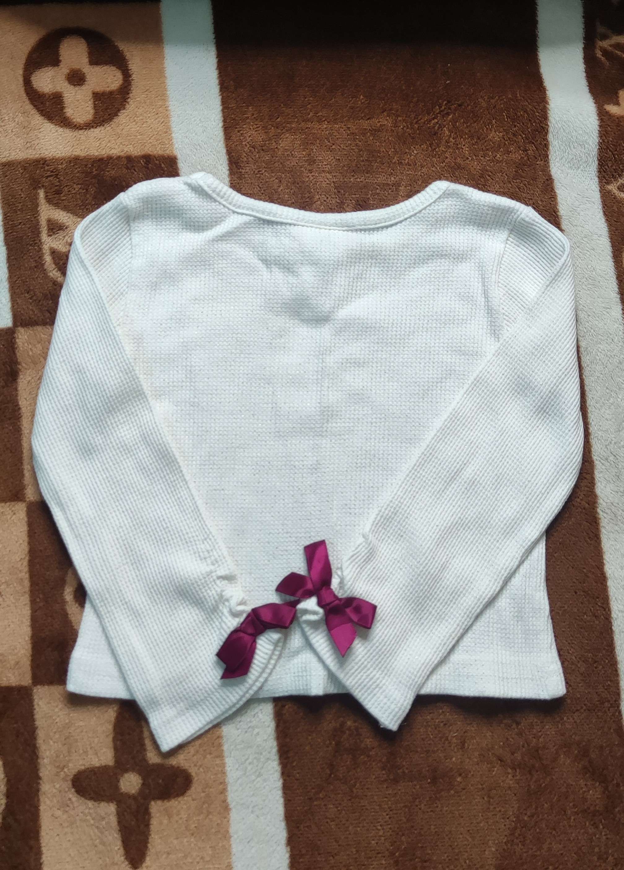 Polera blanca con cintas bordeo y brillitos - miniatura 2