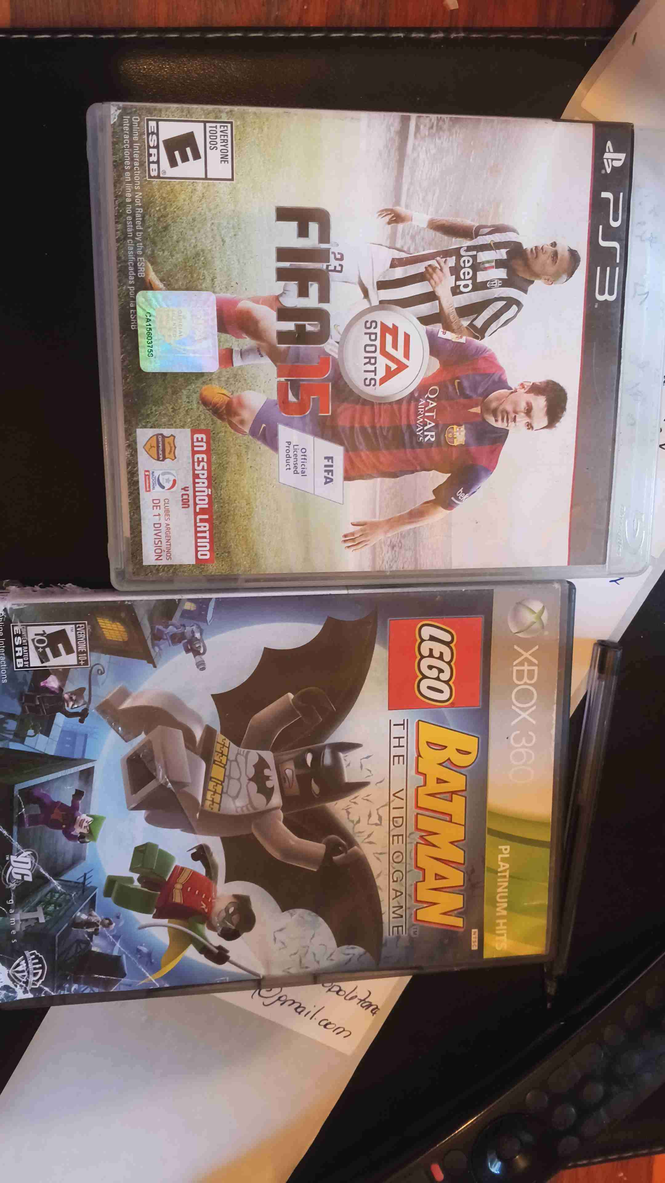 Videojuegos FIFA 15 y LEGO Batman