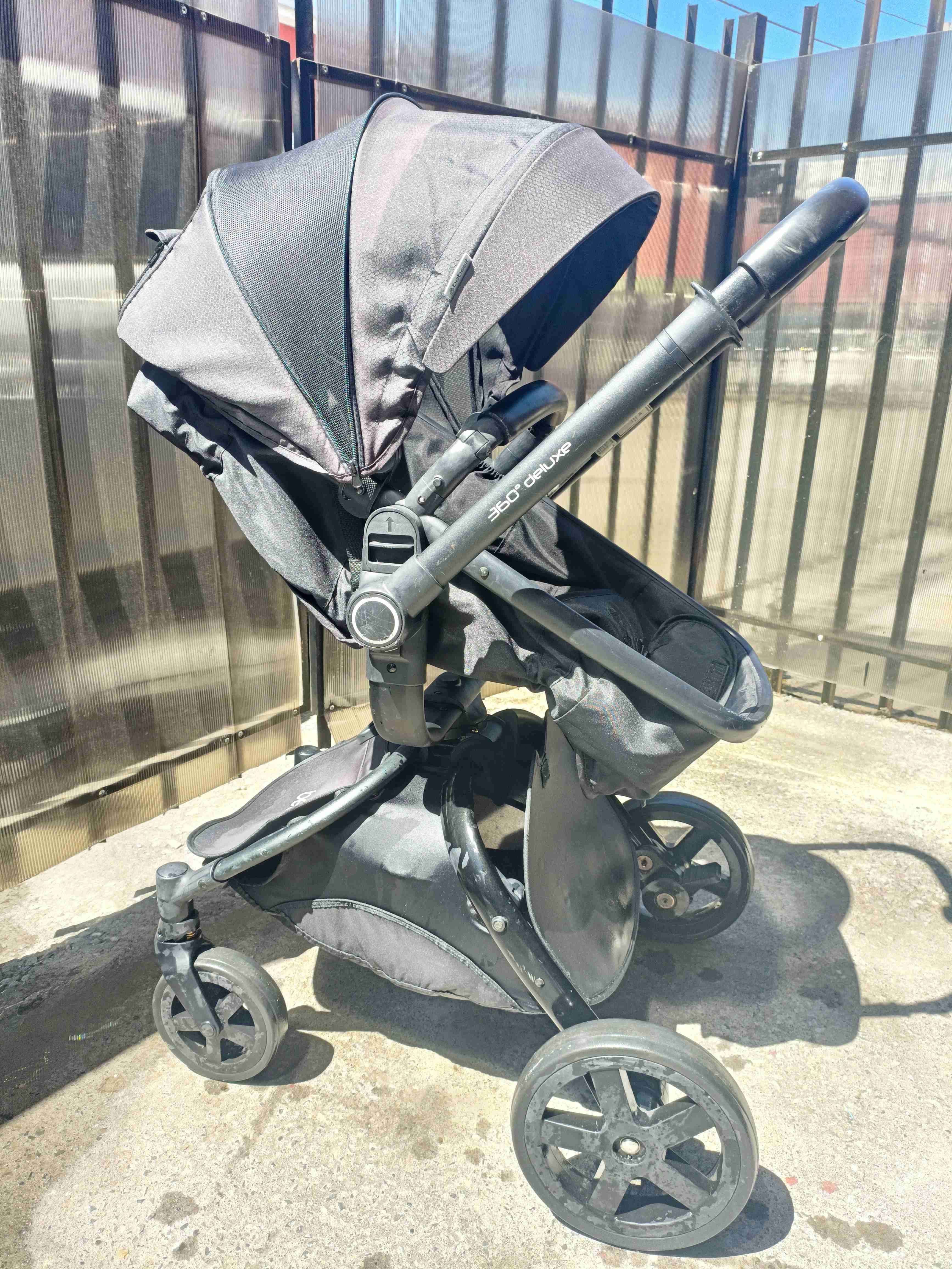 Coche de bebé negro usado - miniatura 2