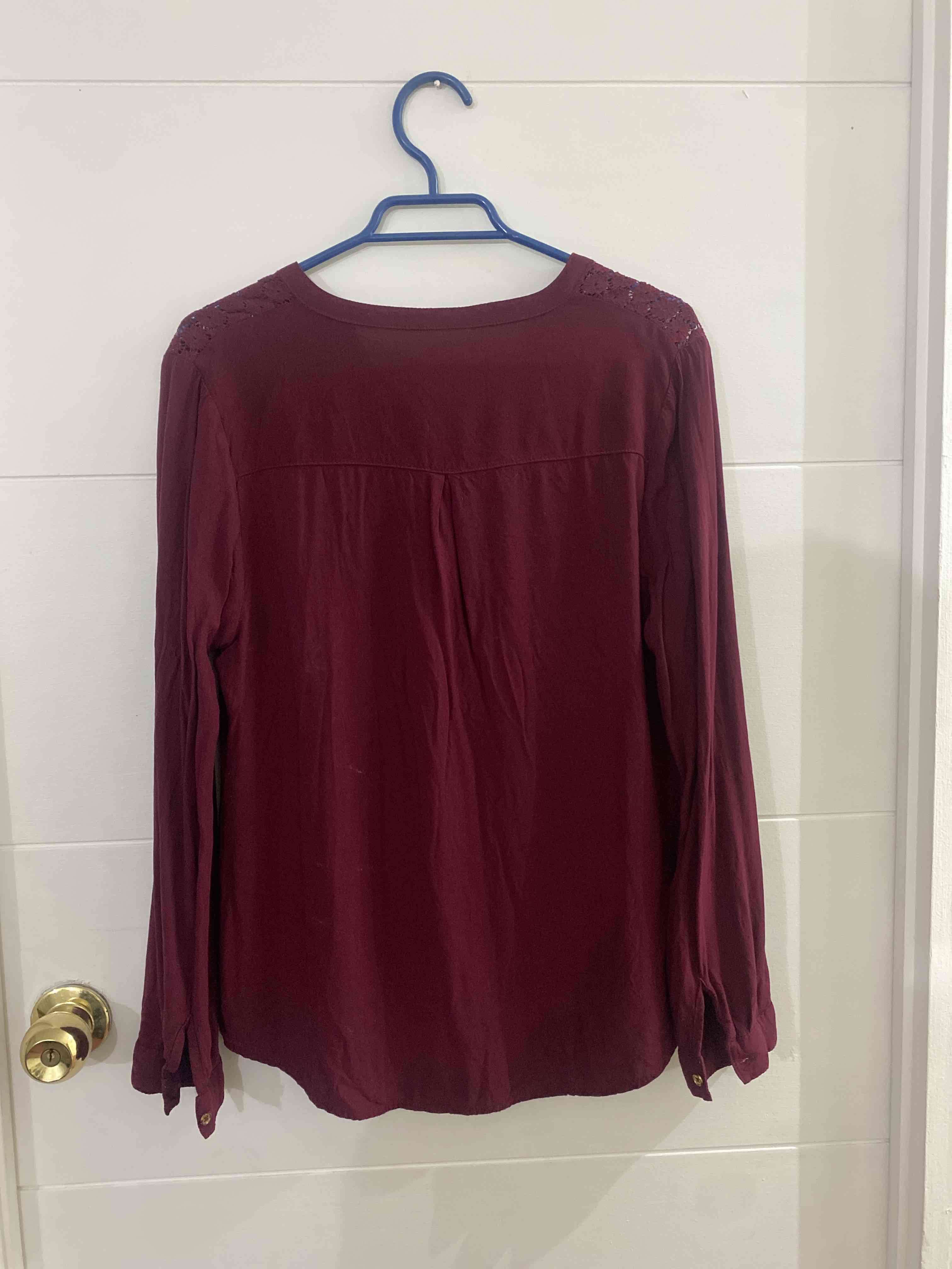 Blusa burdeos con encaje - miniatura 2
