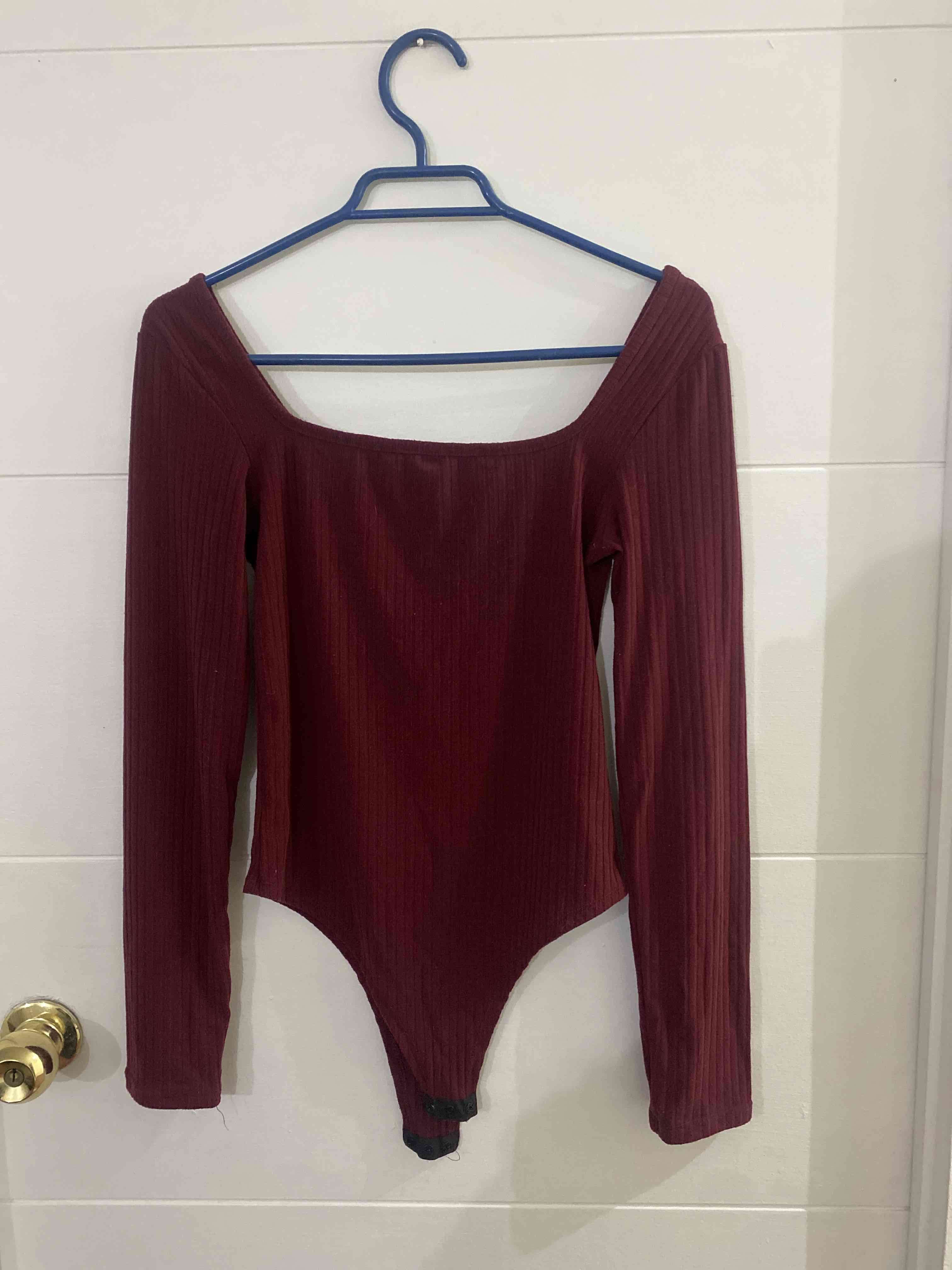 Body color burdeo con mangas - miniatura 2