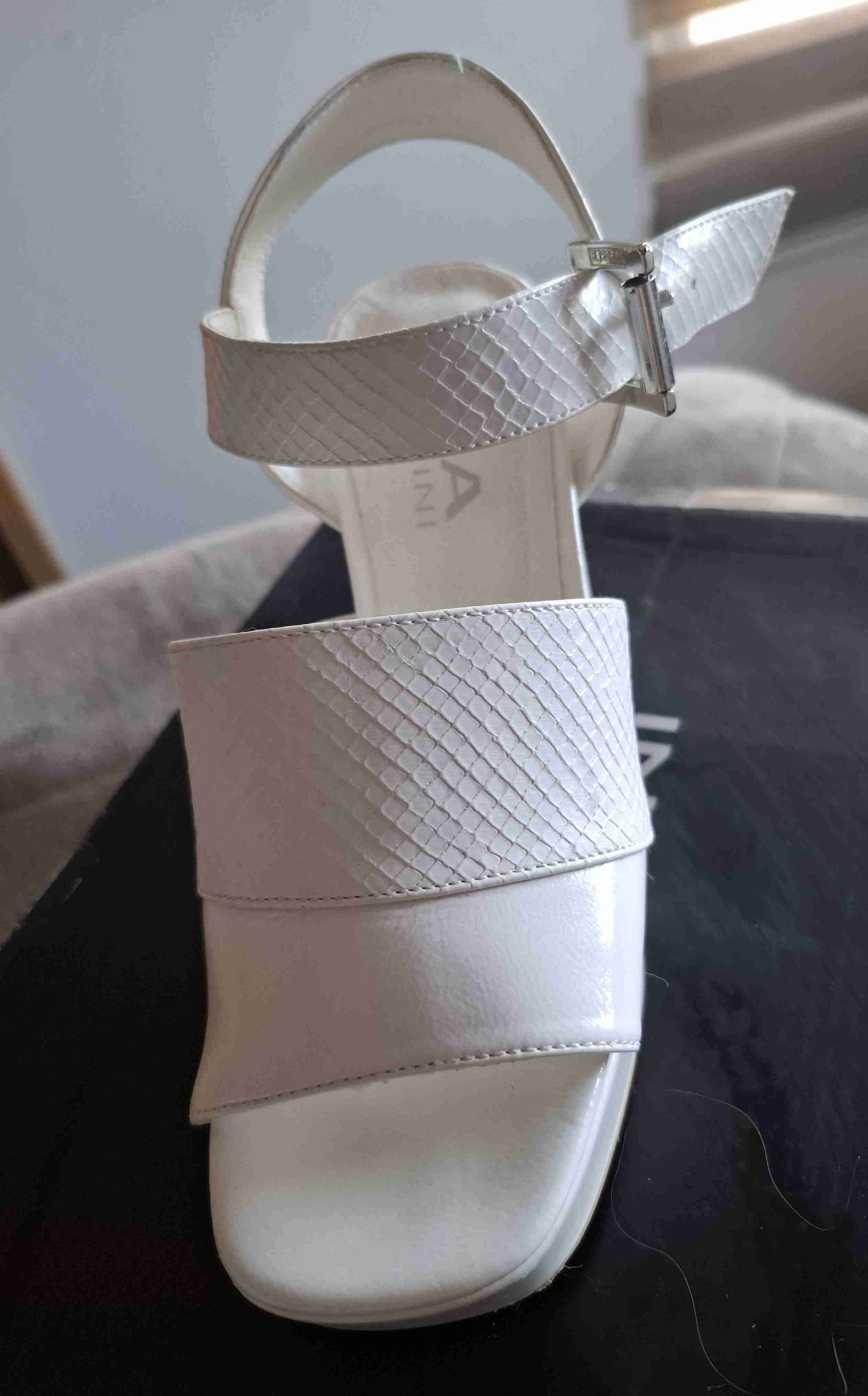 Sandalias blancas de tacón Eda Manzini - miniatura 2