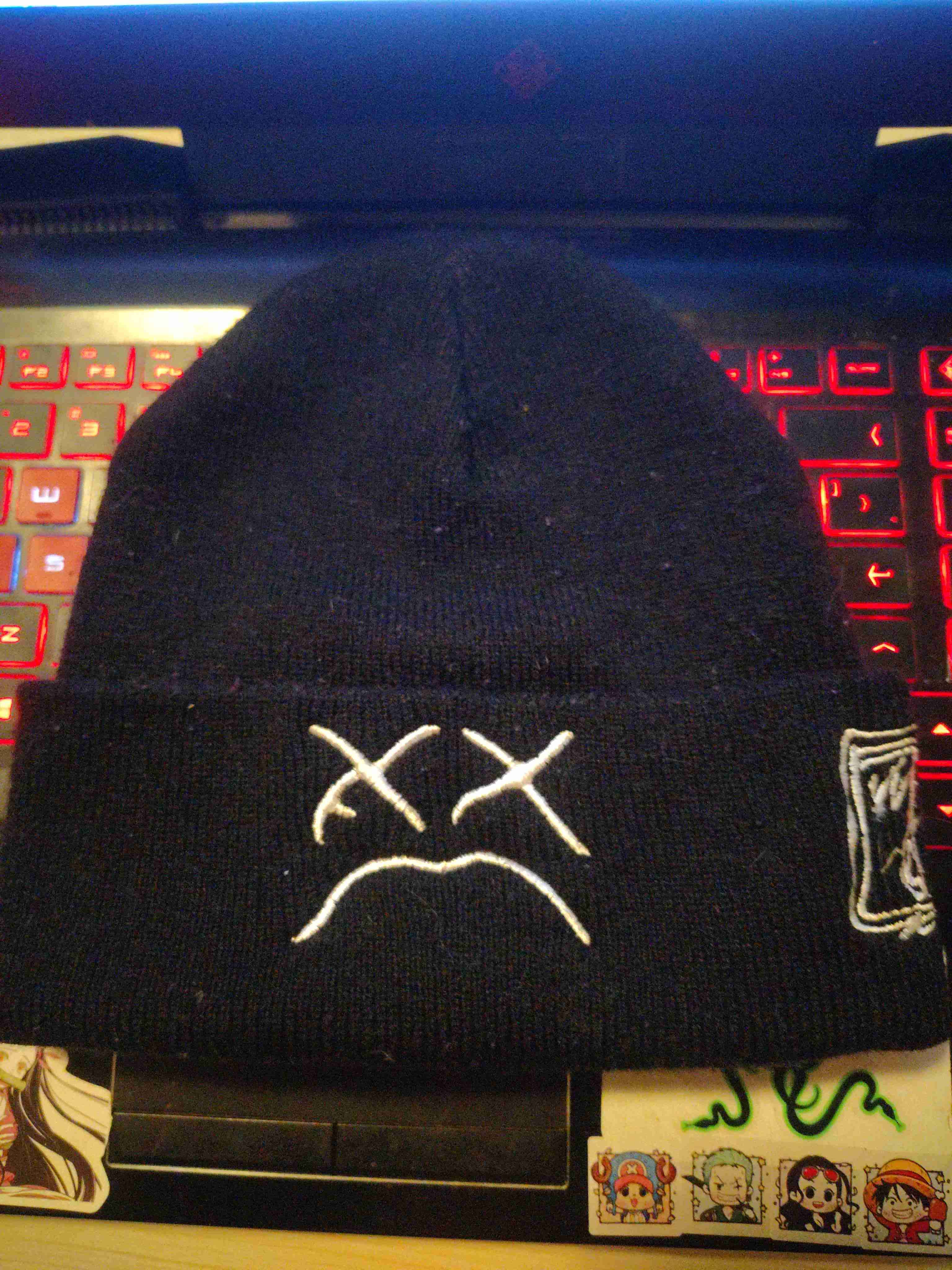 Gorro de lana bordado negro - miniatura 1