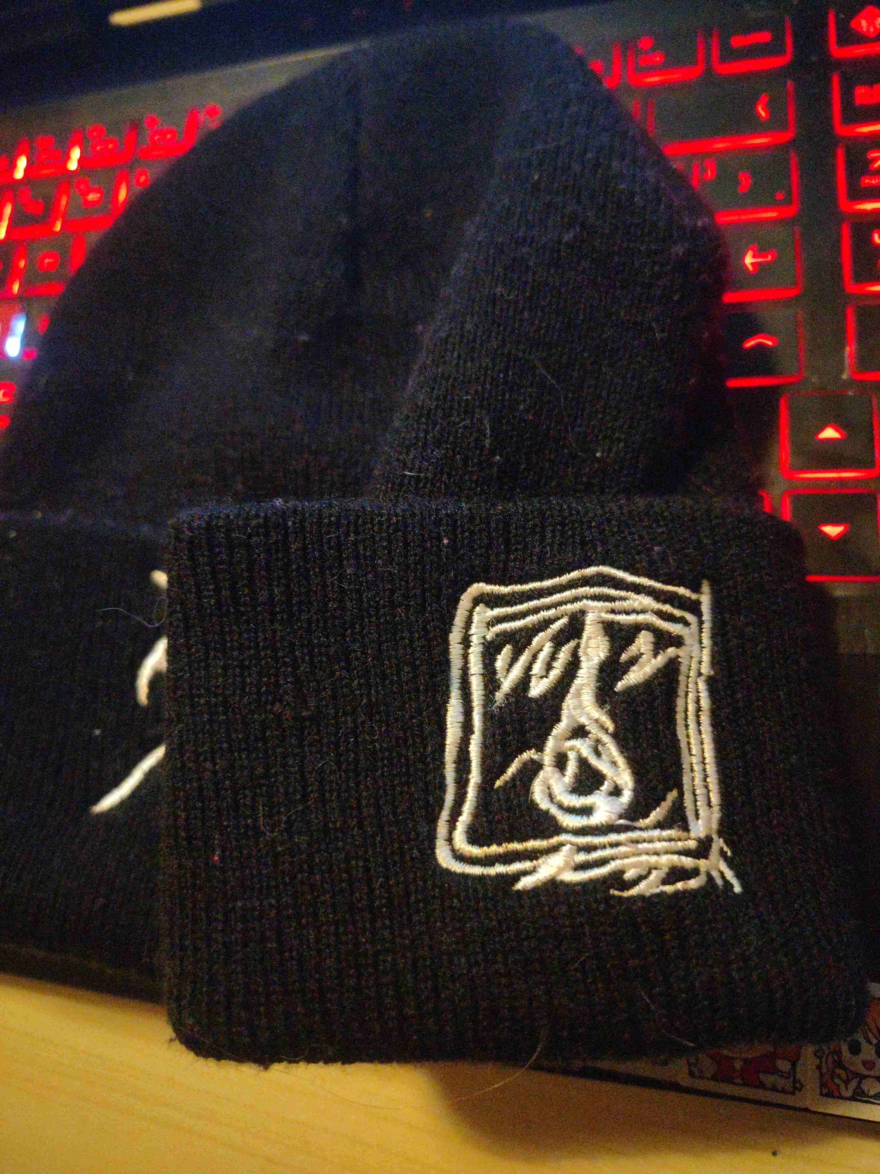 Gorro de lana bordado negro - miniatura 2