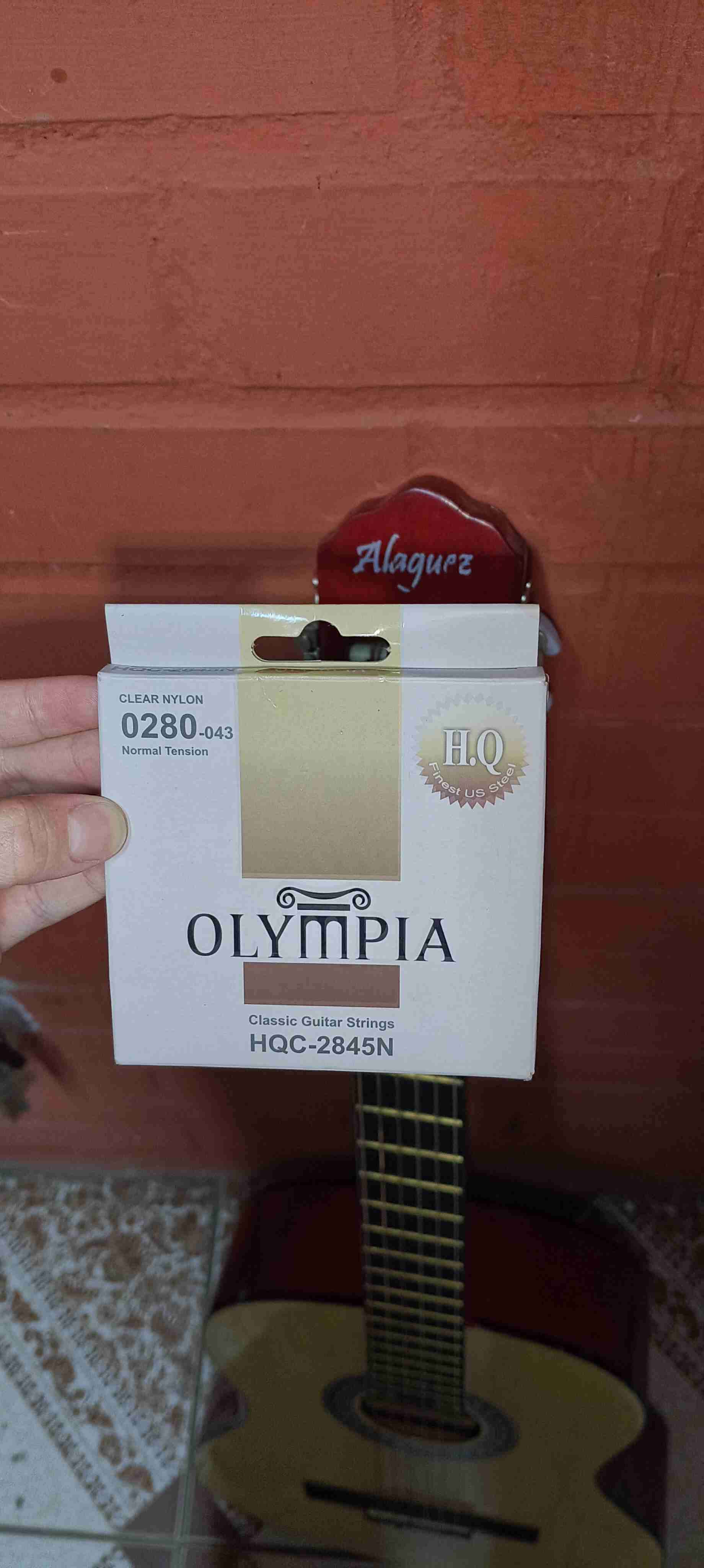 Guitarra clásica de madera - miniatura 4