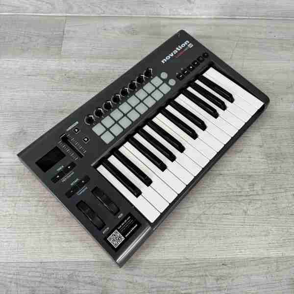 Teclado MIDI Novation - miniatura 1