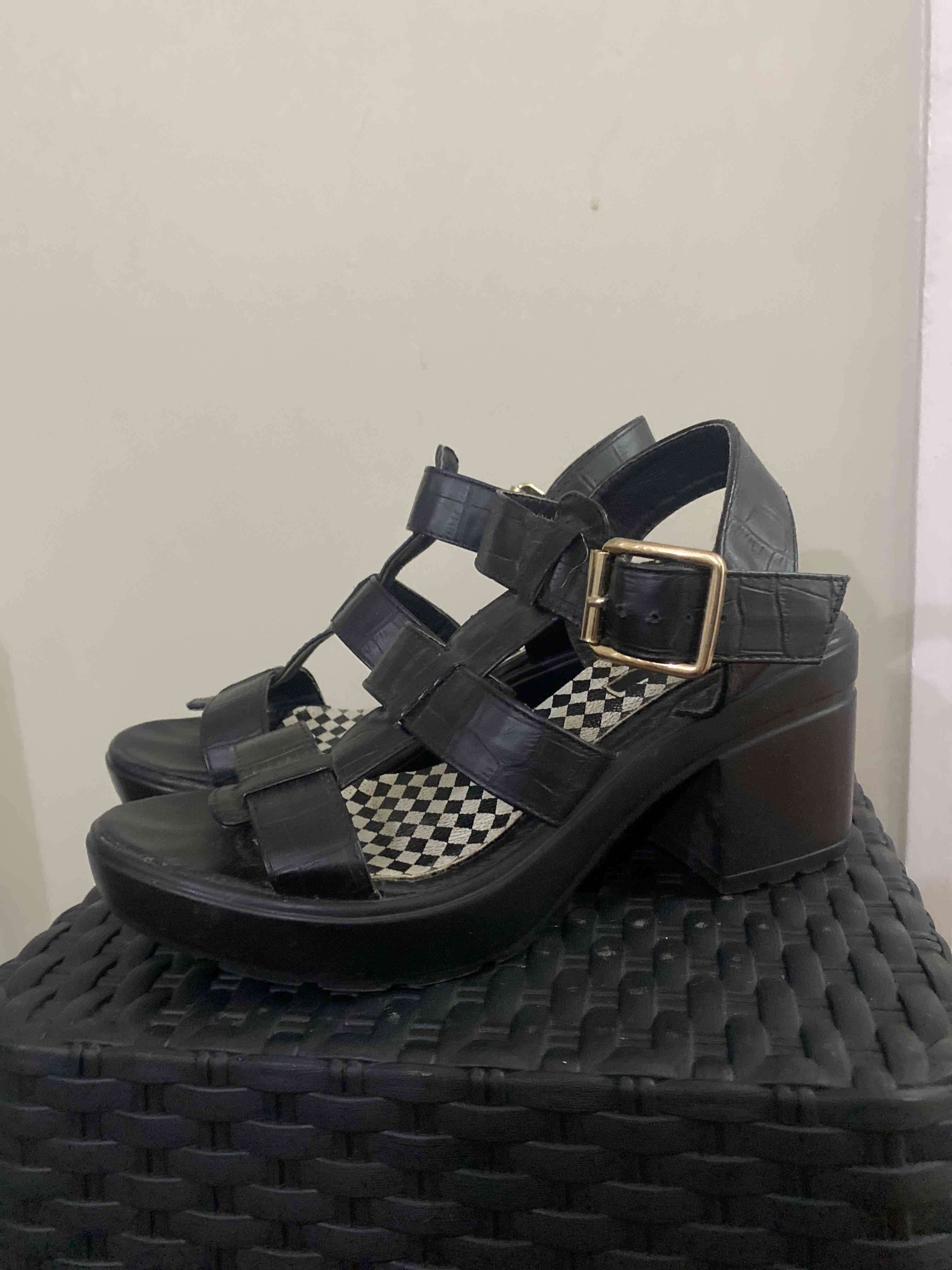 Sandalias negras con plataforma - miniatura 3