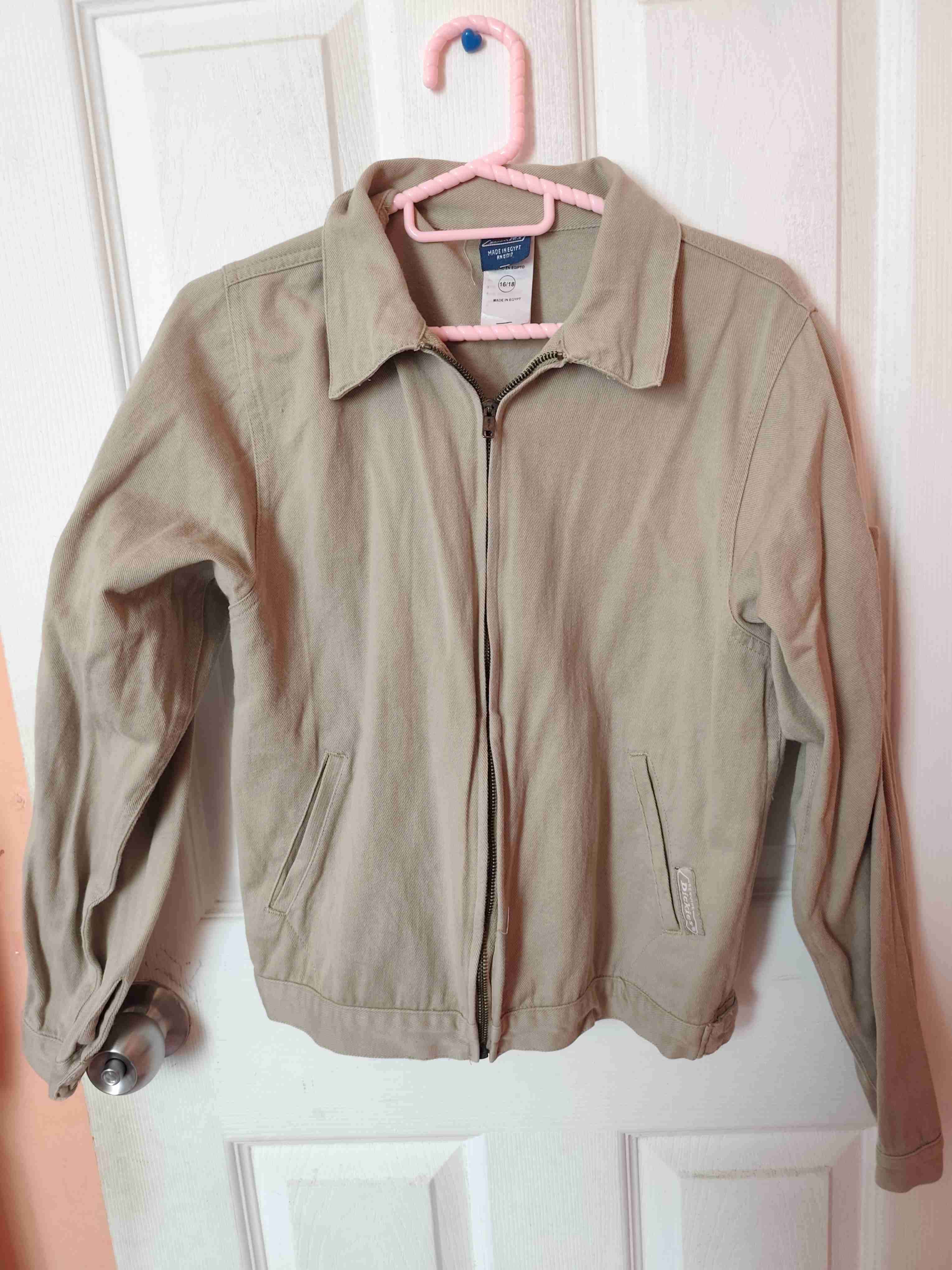 Variedad de polerones y chaquetas - miniatura 1