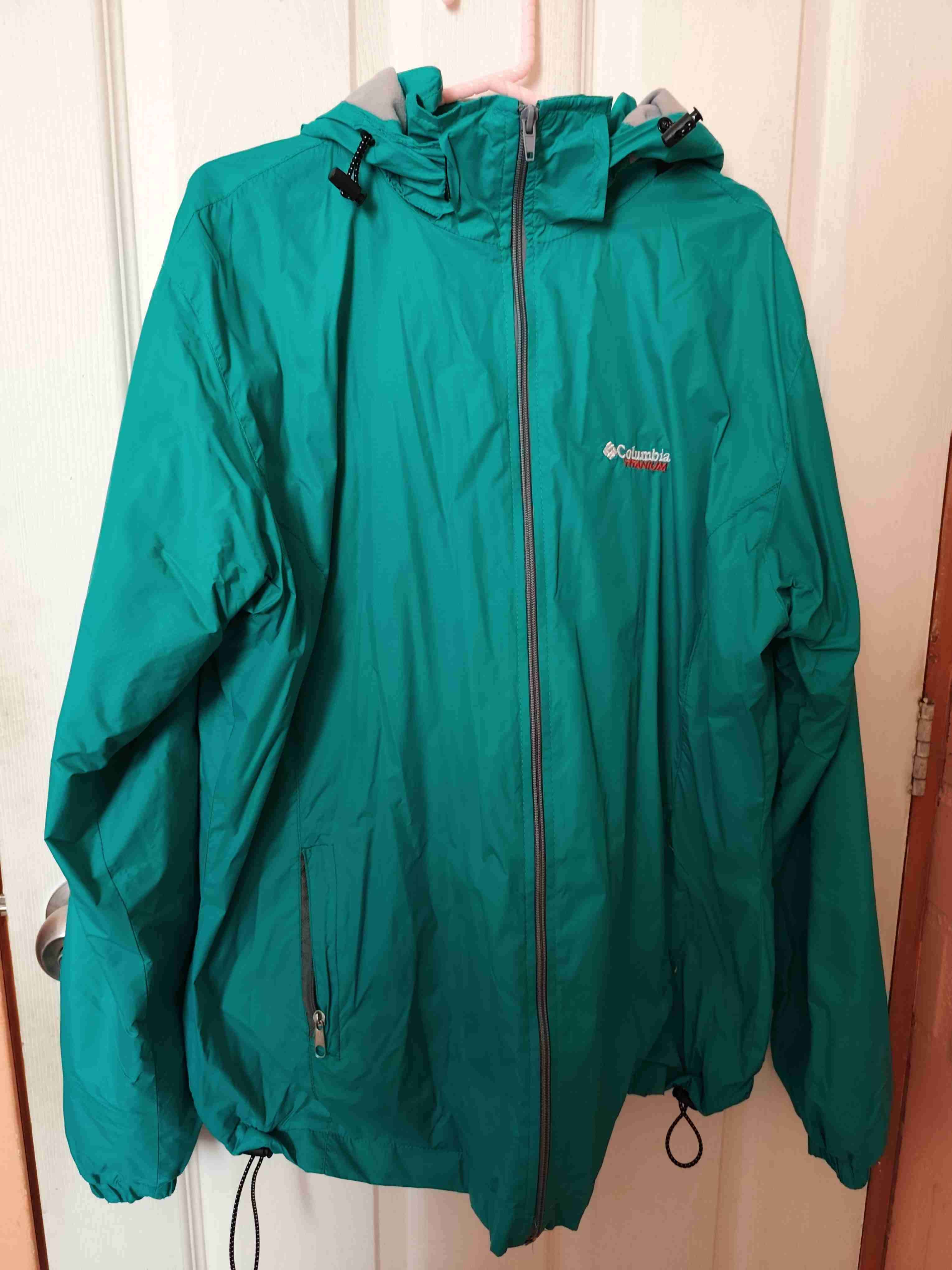 Variedad de polerones y chaquetas - miniatura 2