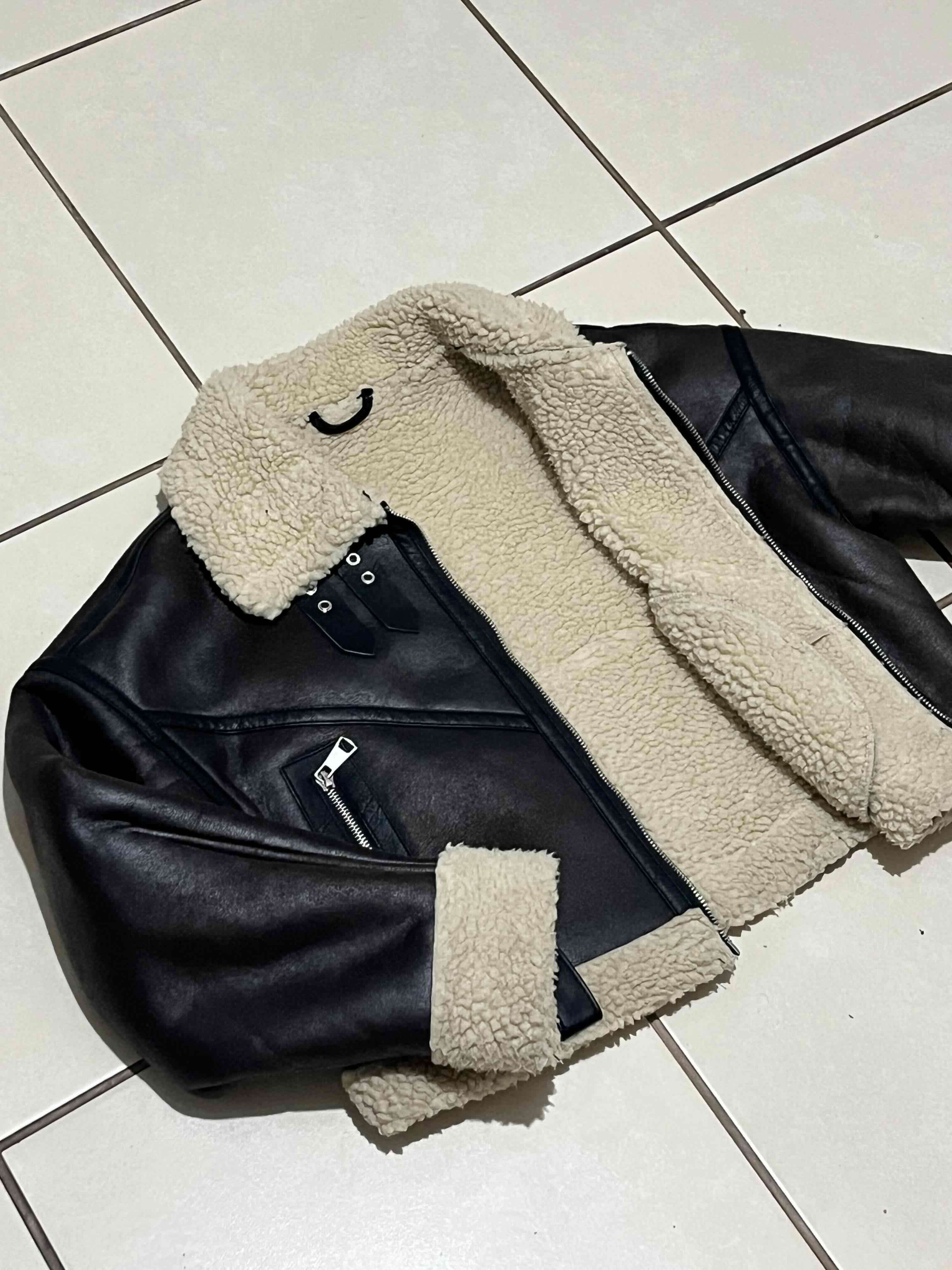 Chaqueta de cuero negra con forro - miniatura 1