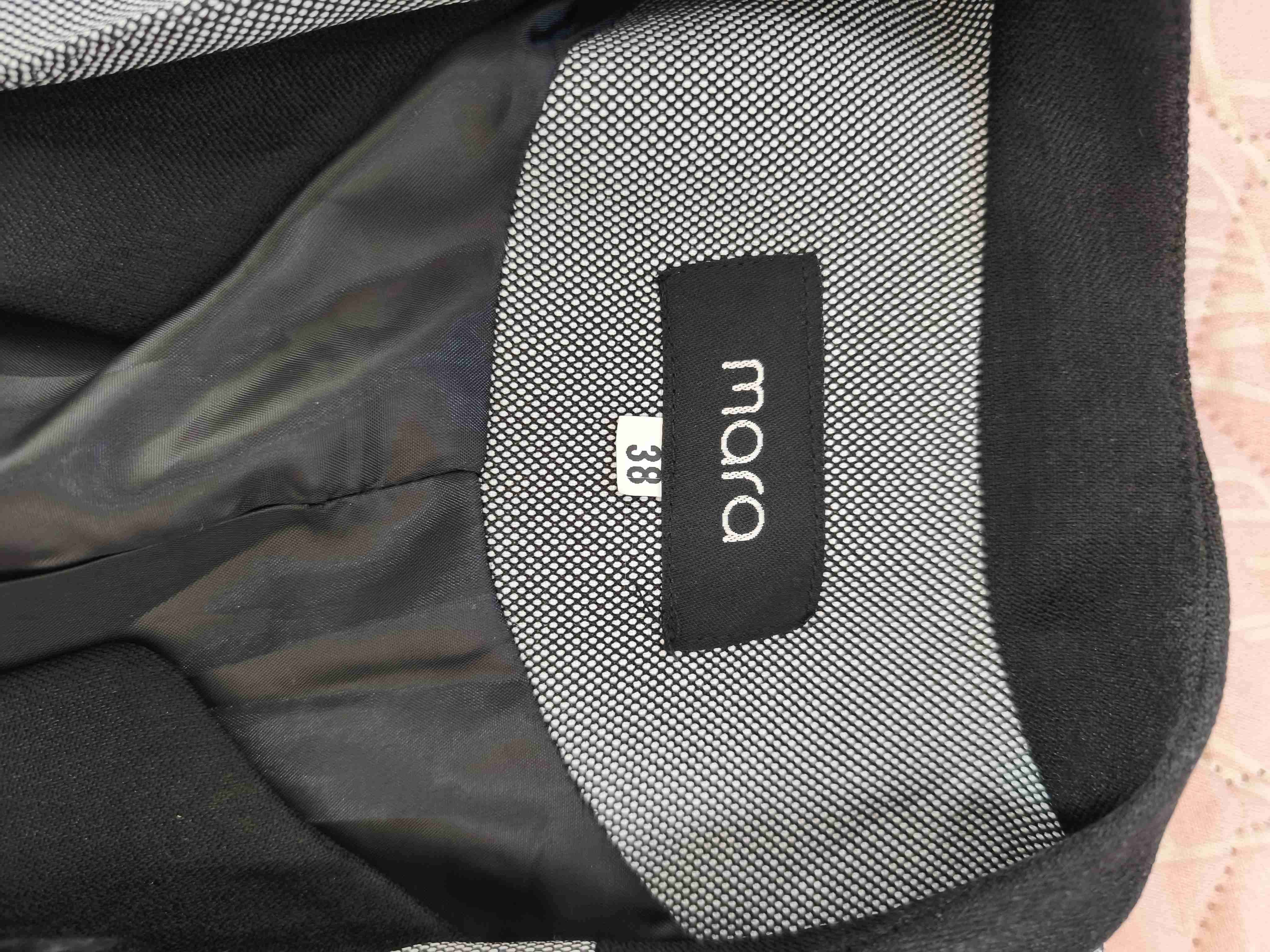 Blazer gris con detalles negros - miniatura 2