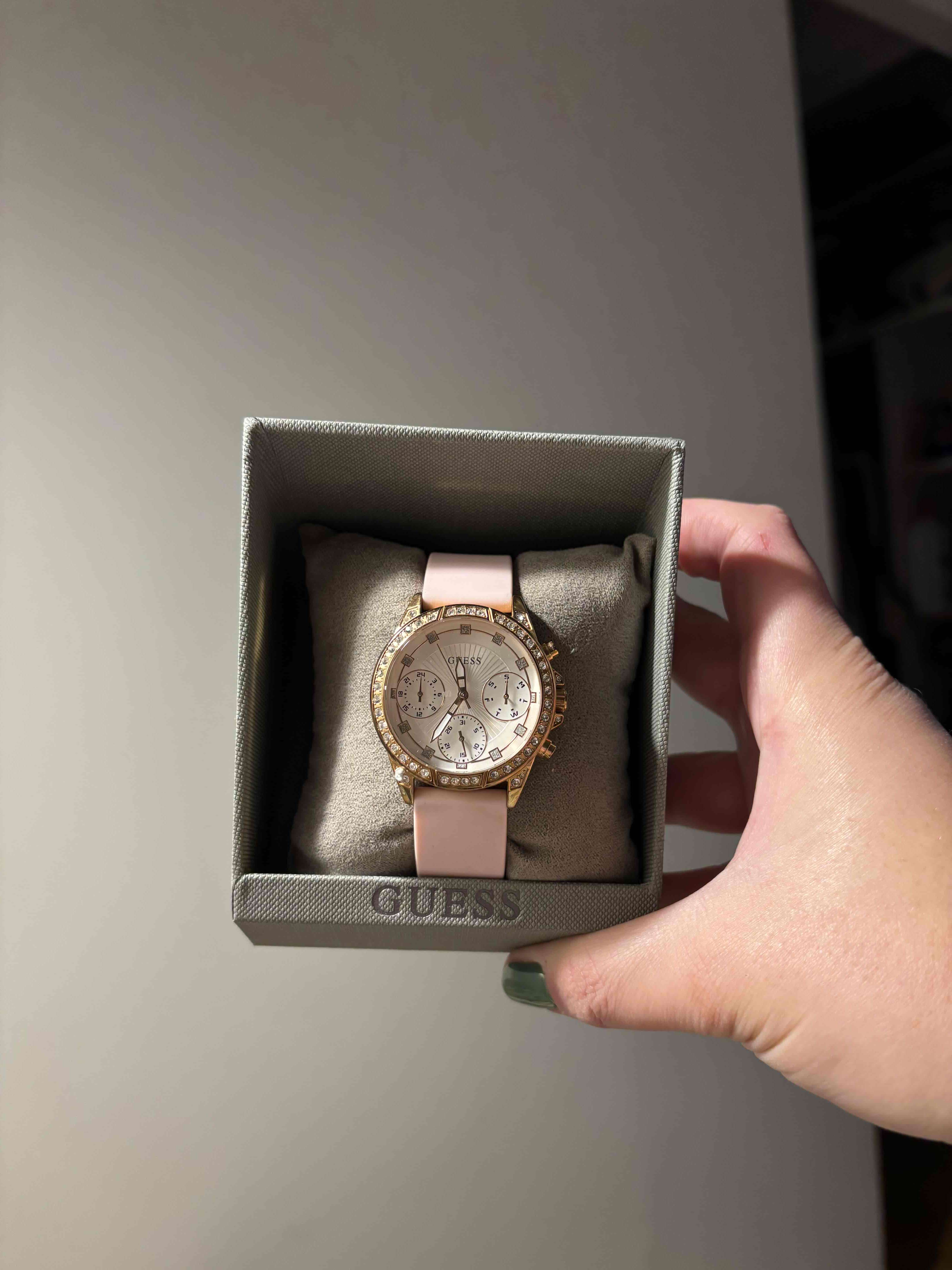 Reloj Guess dorado con correa rosa - miniatura 2