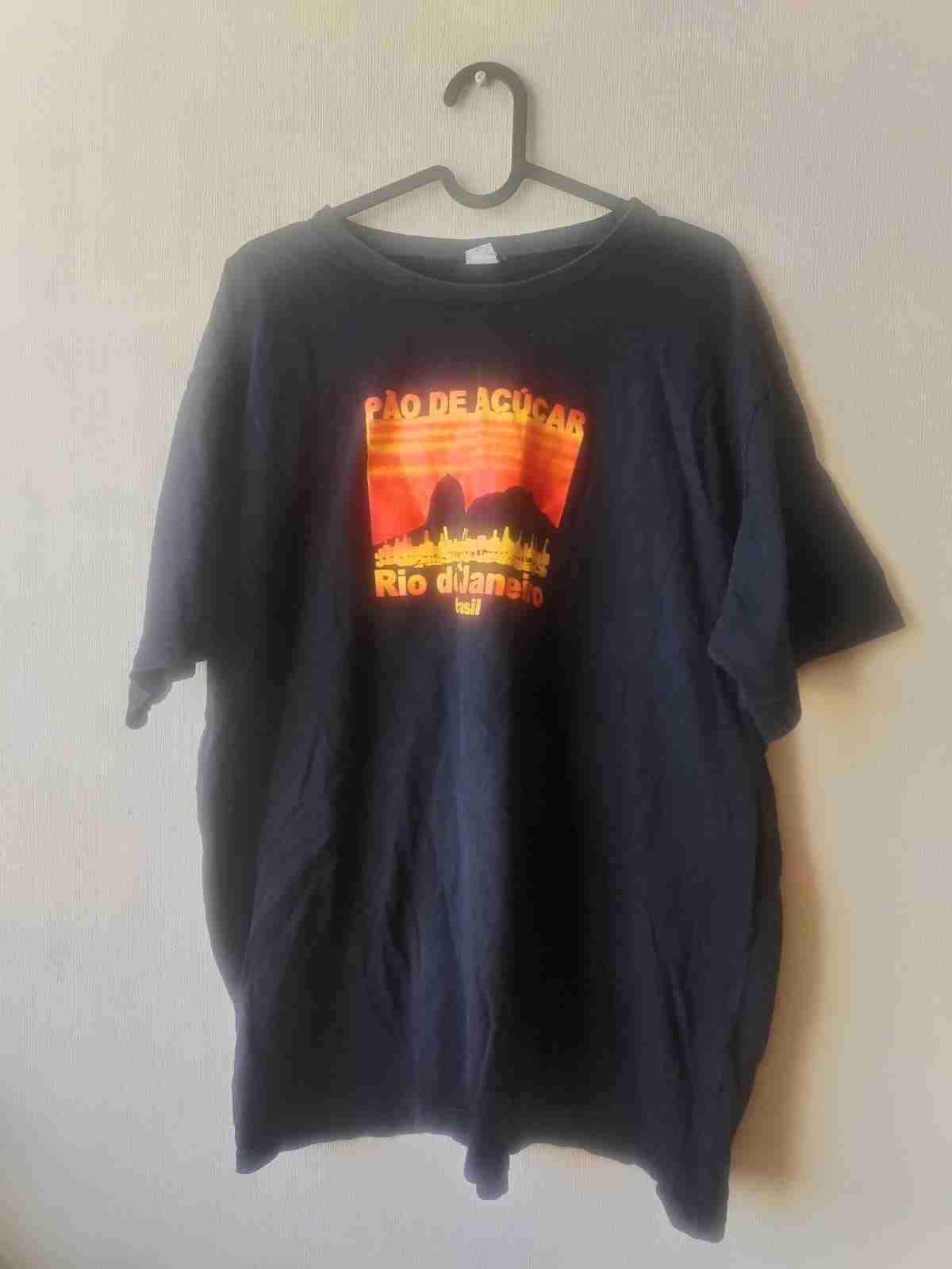 Polera negra 'Pão de Açúcar'