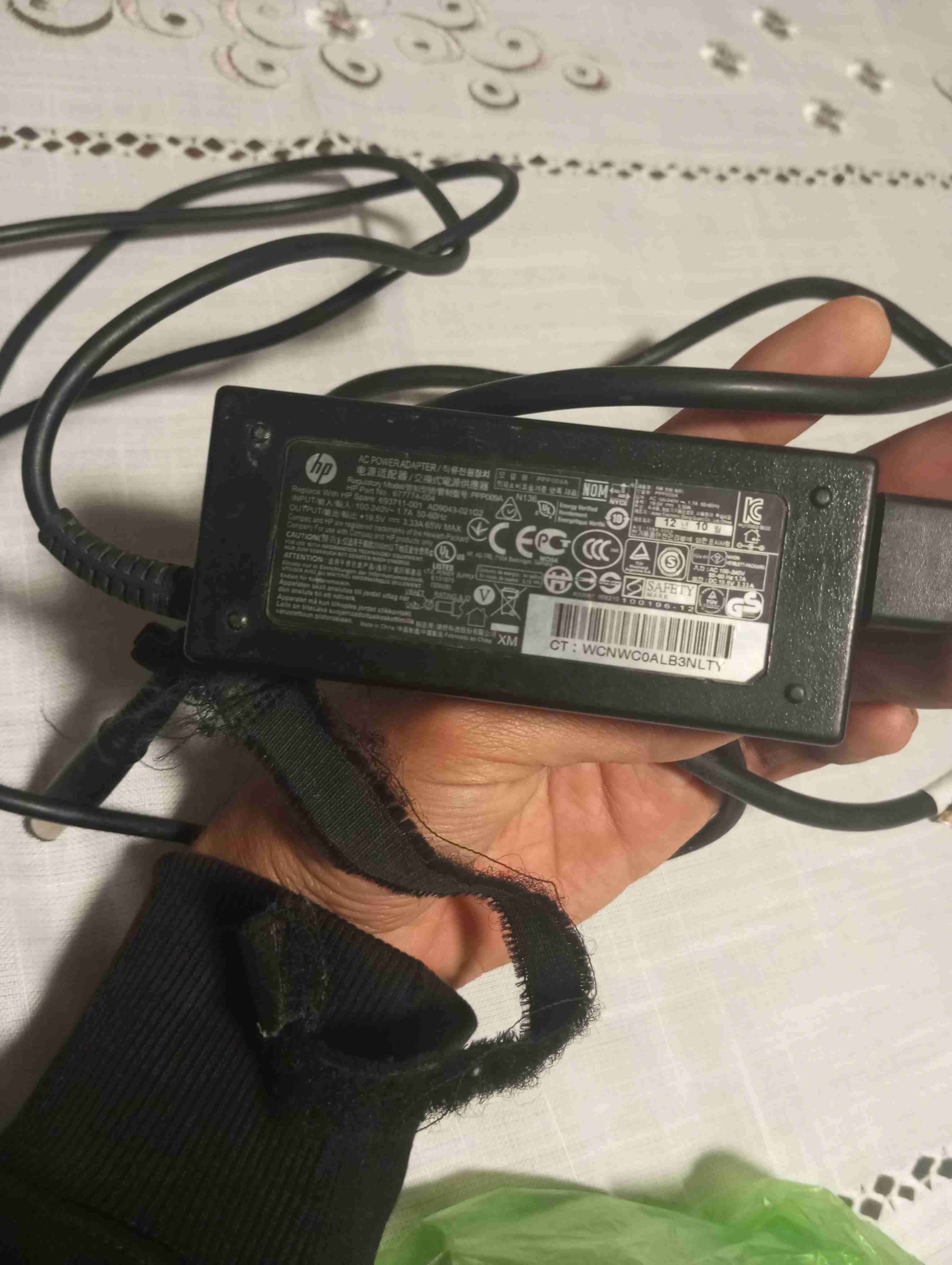 Cargador Original HP 65W | Conector Punta Aguja - miniatura 2