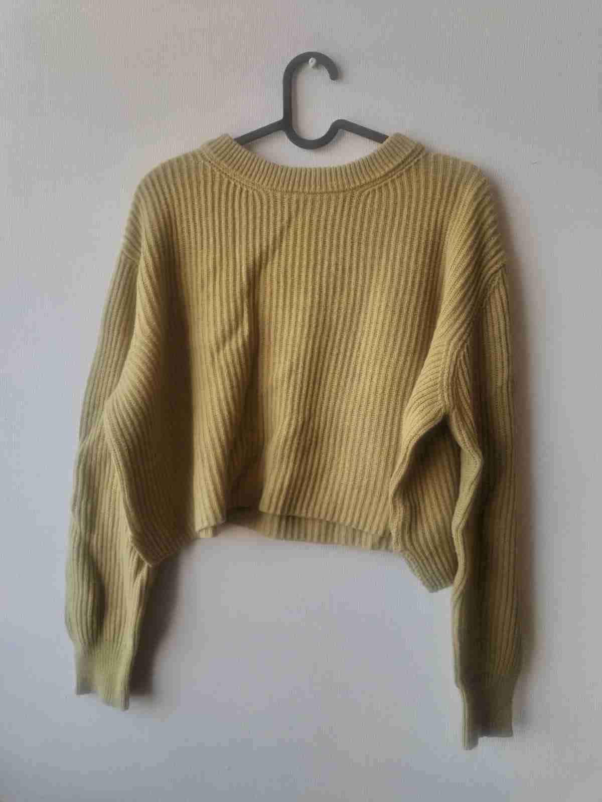 Suéter corto amarillo