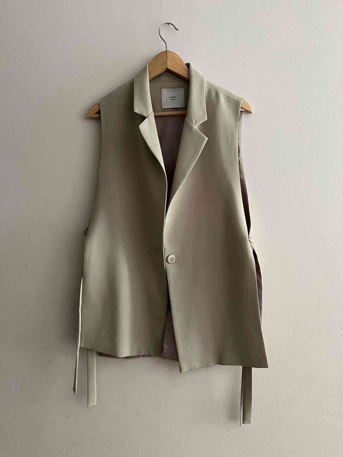 Blazer sin mangas beige - miniatura 1